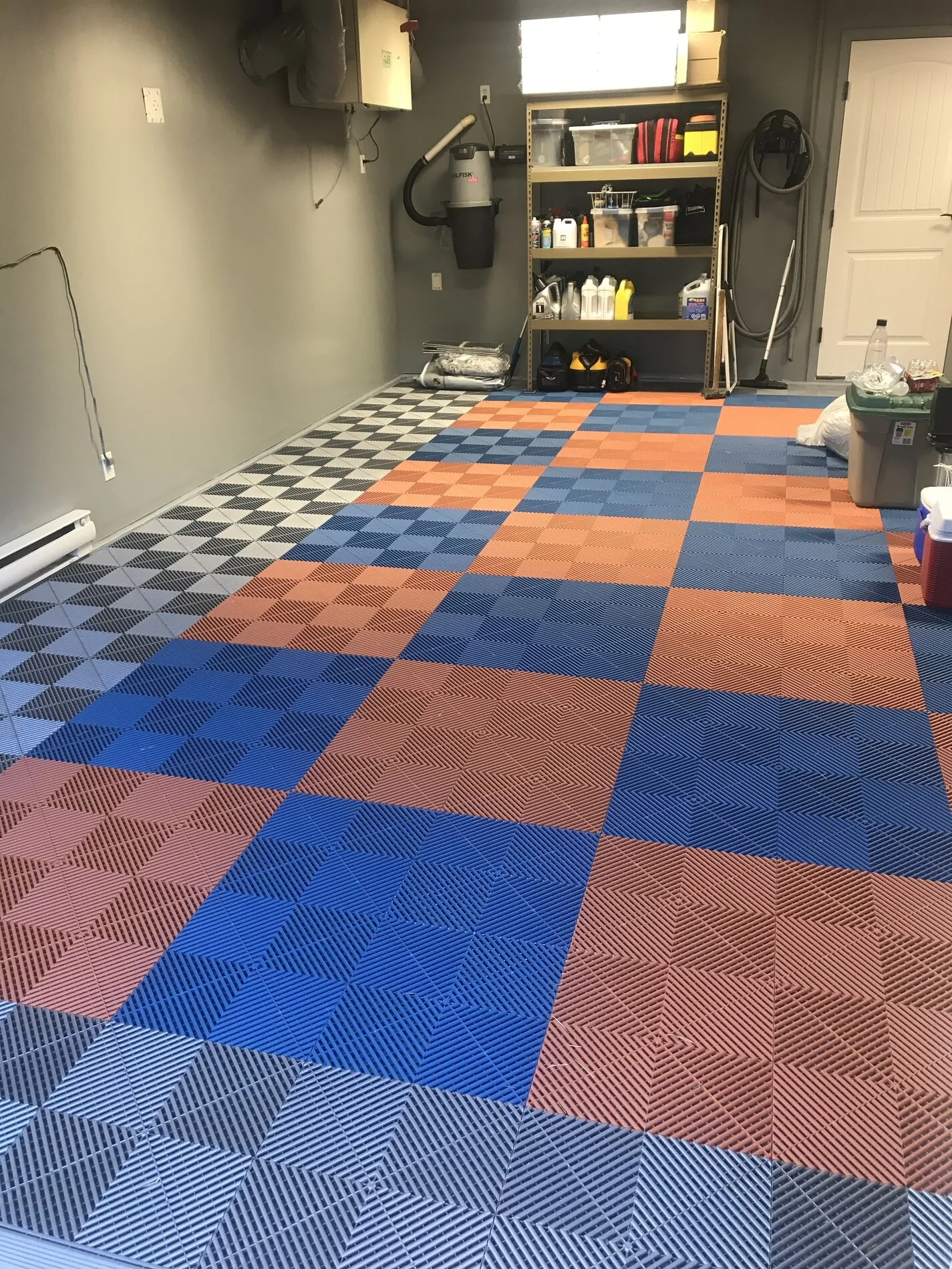 Electric Macan EV Garage Floor Coatings CECB3D22-A490-41D4-AD5A-7B4F427DFF79