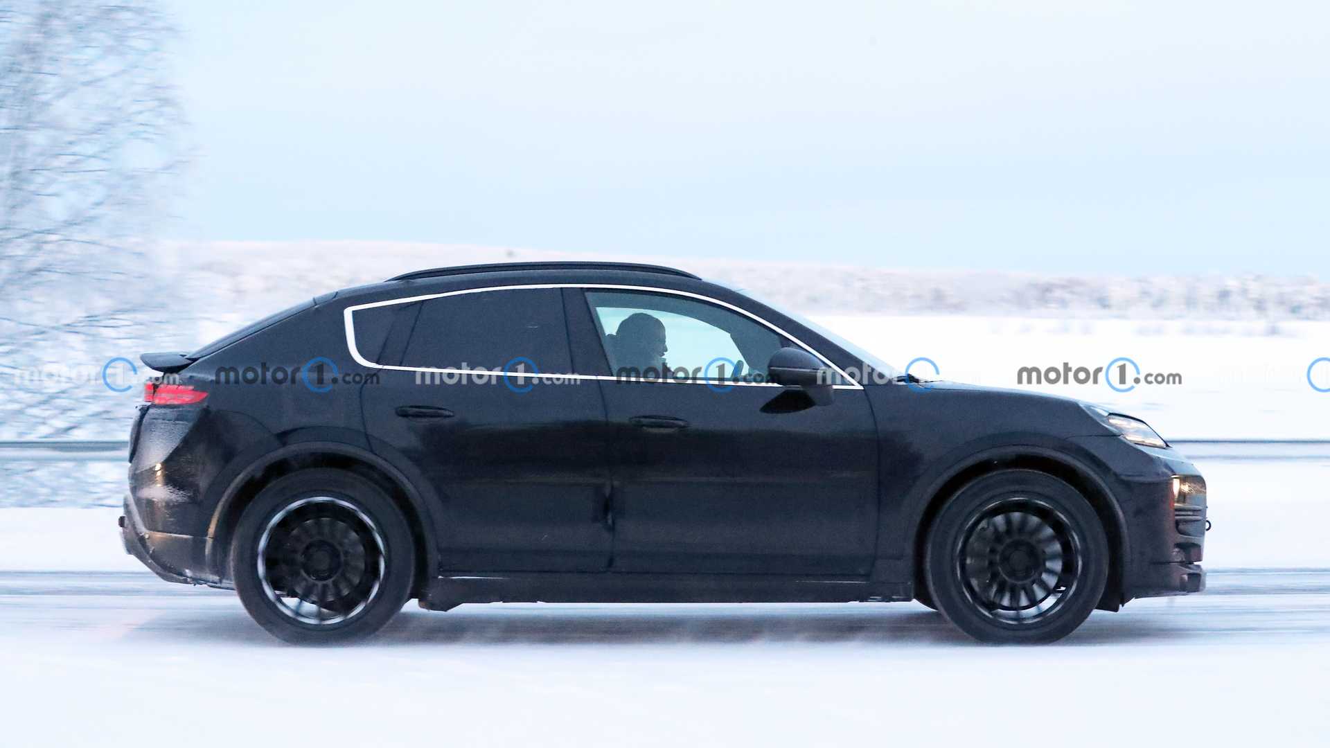 Electric Macan EV Macan EV spy pics porsche-macan-ev-breaks-down-during-winter-testin