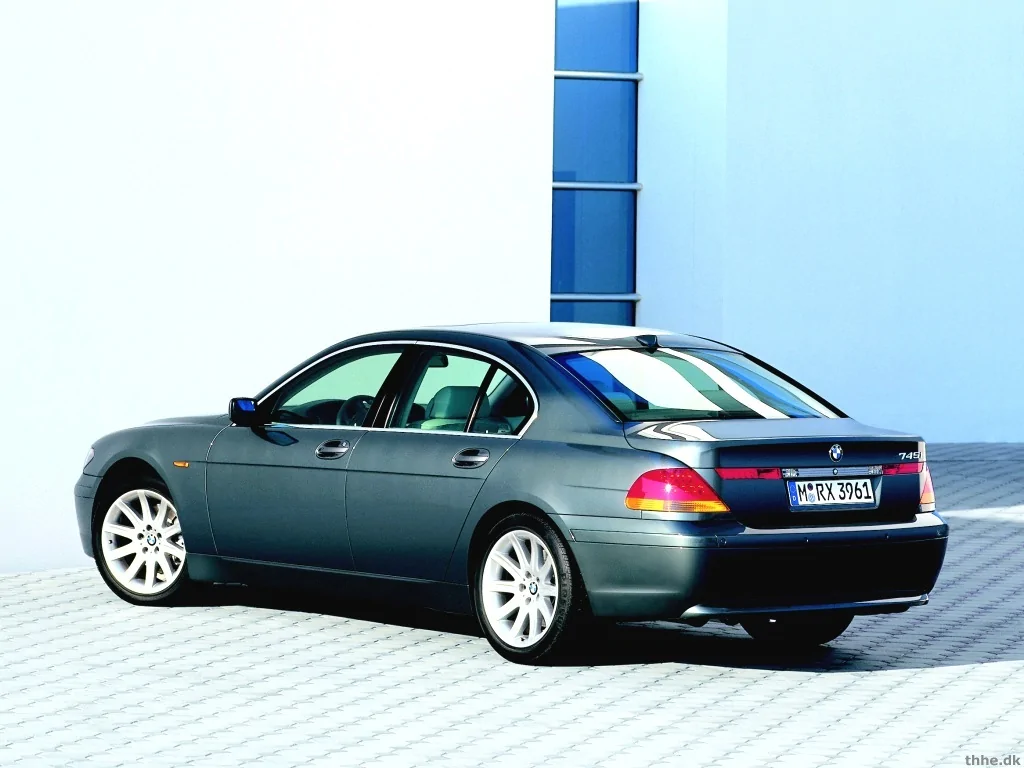 BMW_745i-03_1024.jpg