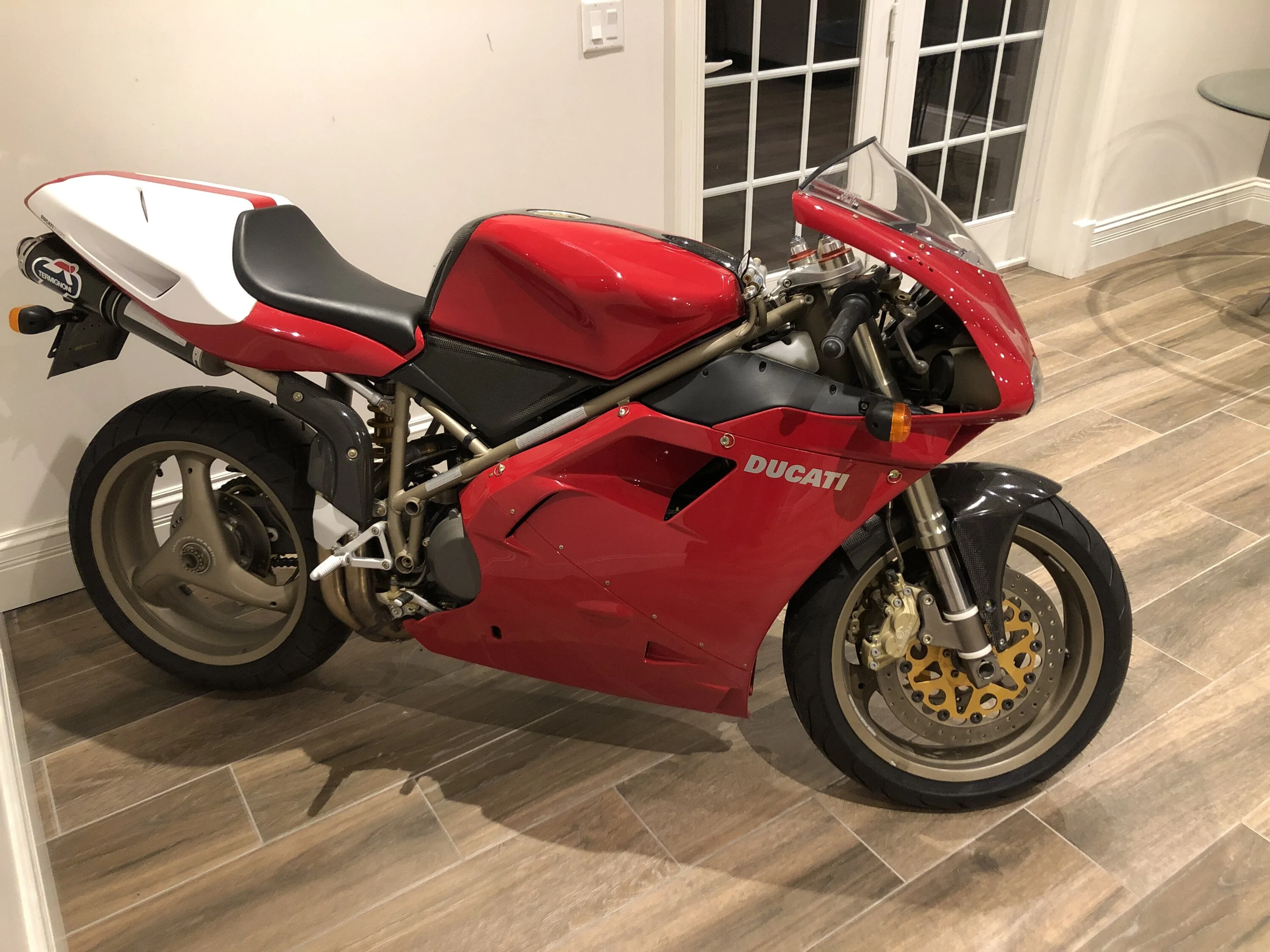 Electric Macan EV Are you also susceptible to marketing that makes you crave cars that would be awful in reality? AAYV4481