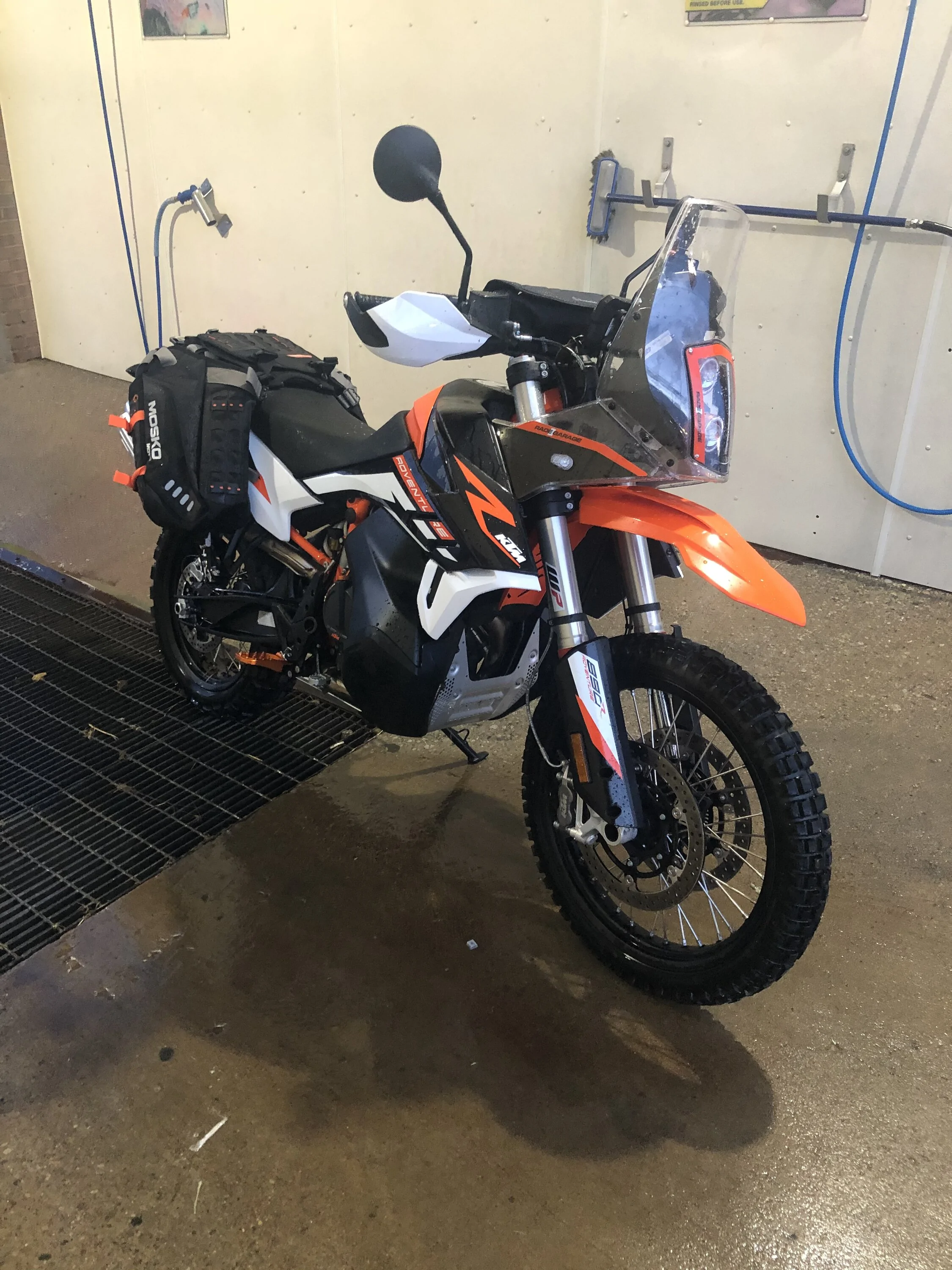 Electric Macan EV Are you also susceptible to marketing that makes you crave cars that would be awful in reality? IMG_6107