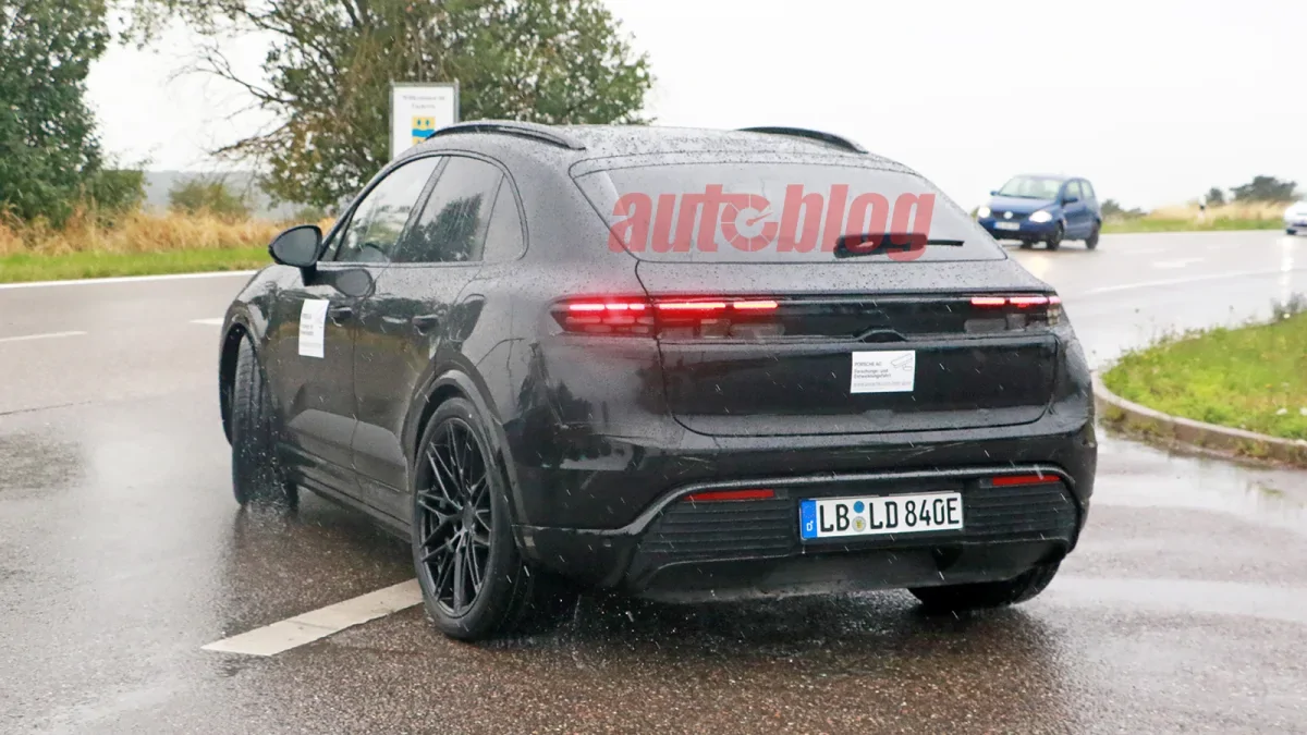 Electric Macan EV Macan EV spotted nearly undisguised Porsche-Macan-EV-drops-camo-33-copy