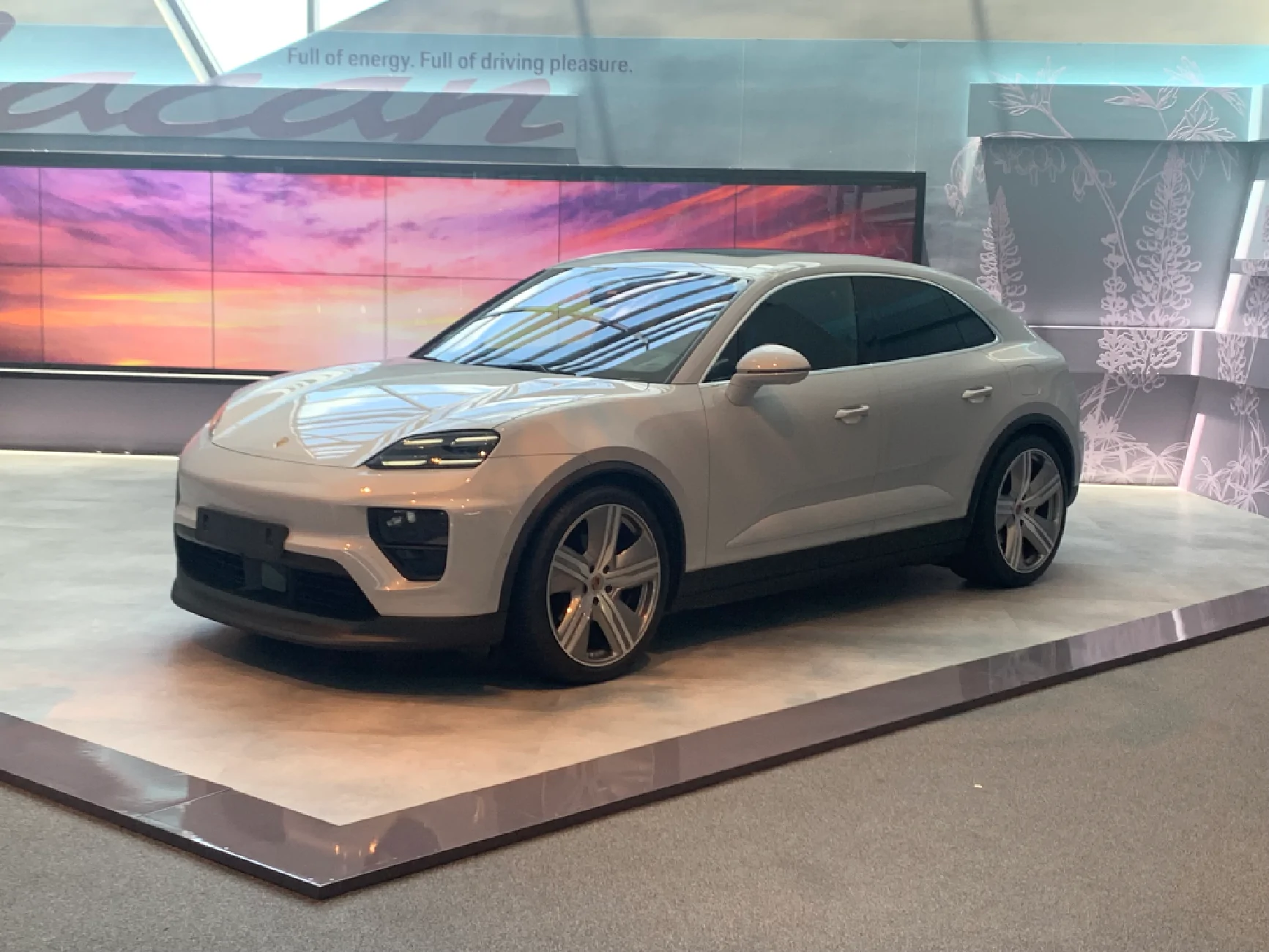 Electric Macan EV Test drive review of Macan EV @ PEC ATL Experience w/ comparison vs. ICE Macan IMG_1575