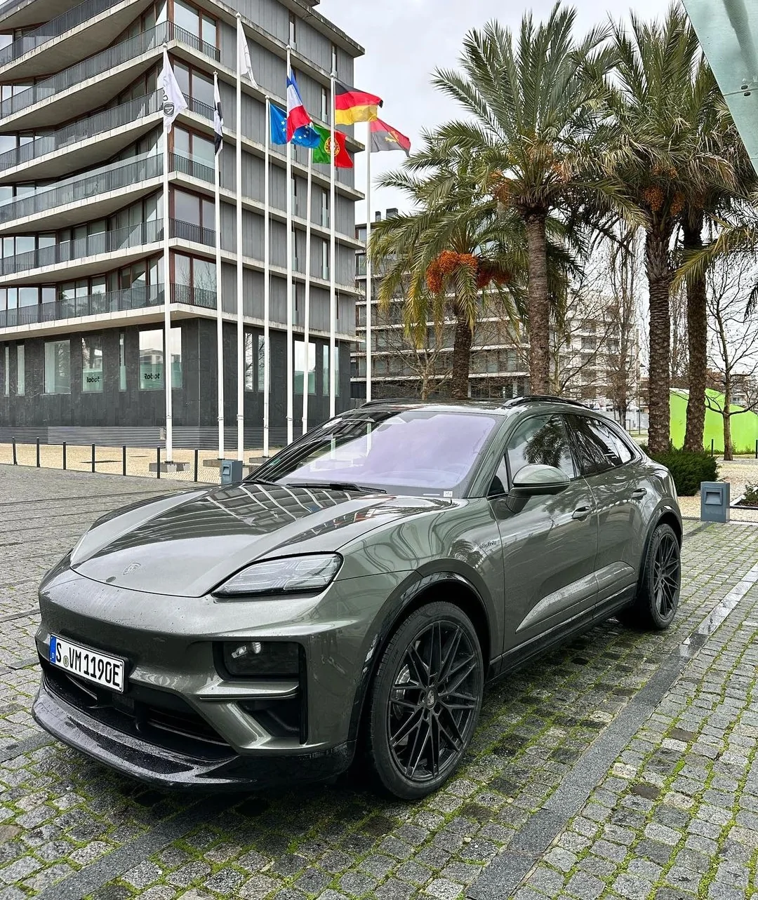 Electric Macan EV AVENTURINE GREEN Macan EV Photos Thread Aventurine Green Macan Turbo EV