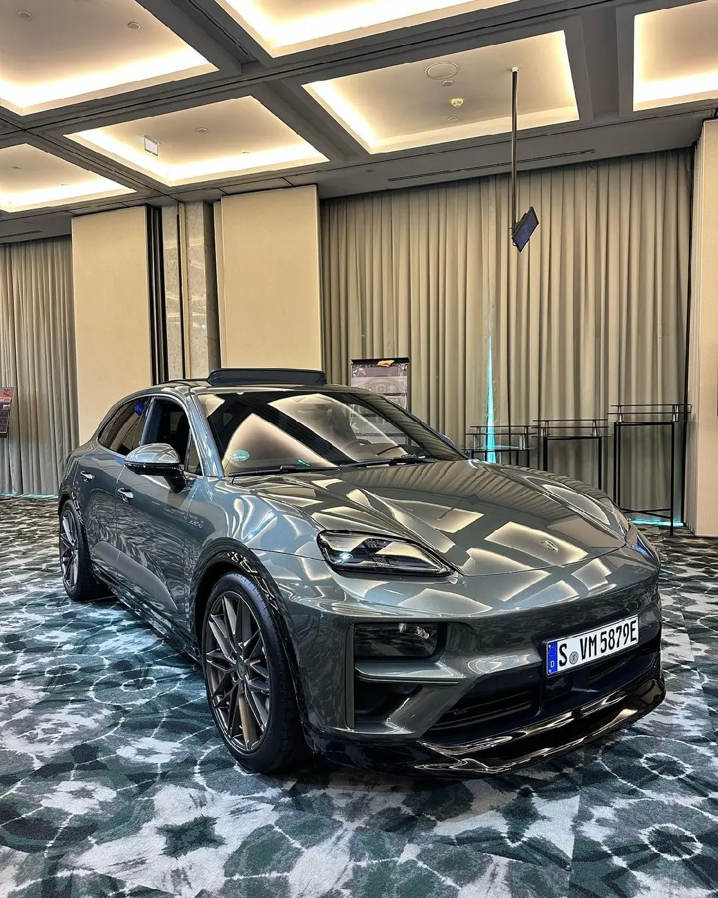 Electric Macan EV AVENTURINE GREEN Macan EV Photos Thread Aventurine Green Macan EV Turbo 1
