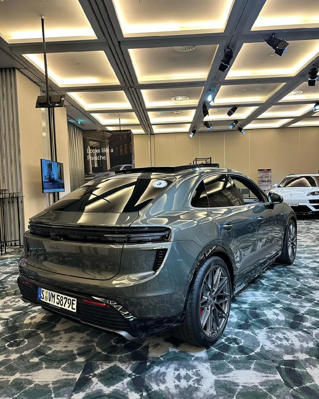 Electric Macan EV AVENTURINE GREEN Macan EV Photos Thread Aventurine Green Macan EV Turbo 2