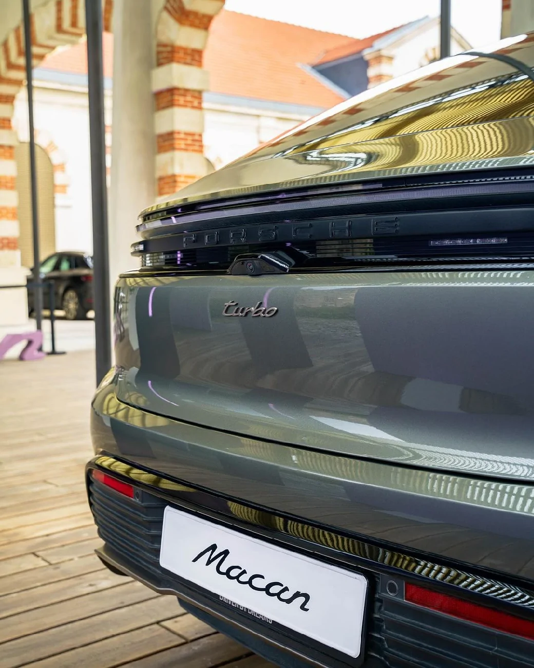 Electric Macan EV AVENTURINE GREEN Macan EV Photos Thread Aventurine Green Metallic Electric Macan EV 4