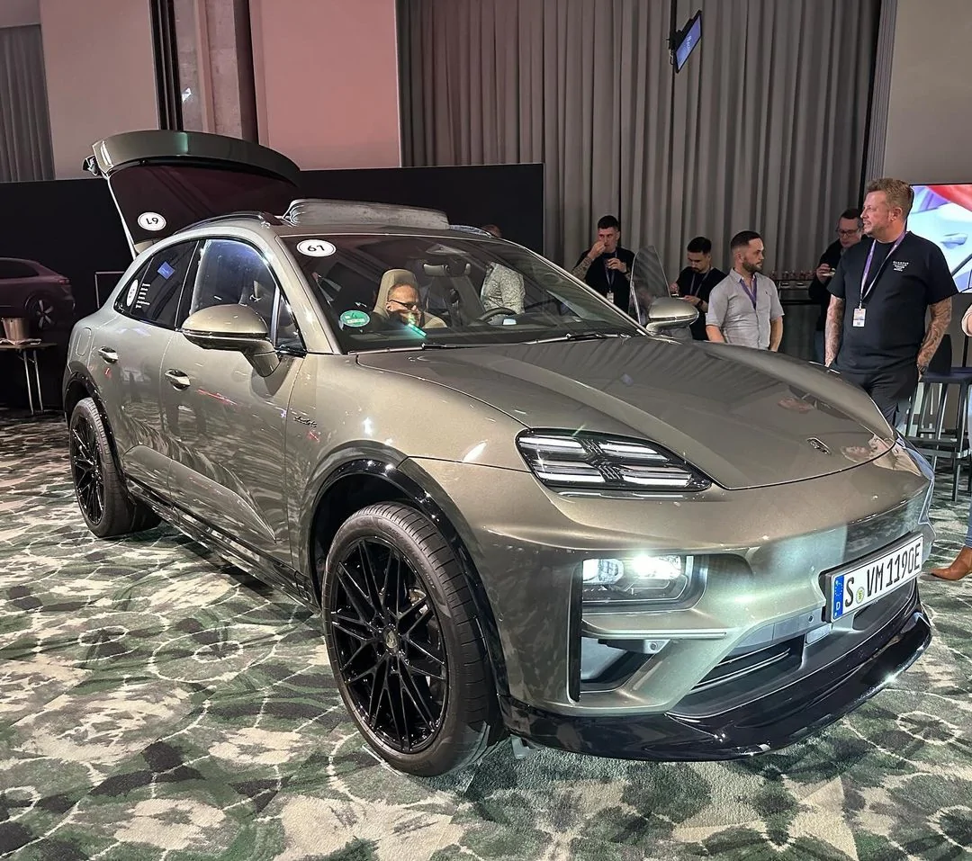 Electric Macan EV AVENTURINE GREEN Macan EV Photos Thread Electric Macan EV Aventurine Green photo
