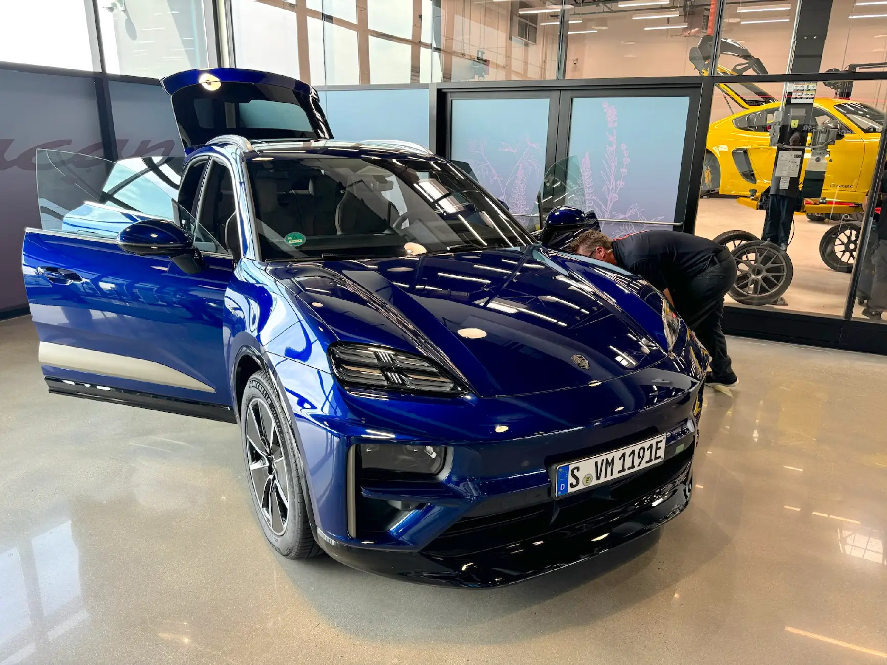Electric Macan EV GENTIAN BLUE Macan EV Photos Macan EV Gentian Blue Metallic 2