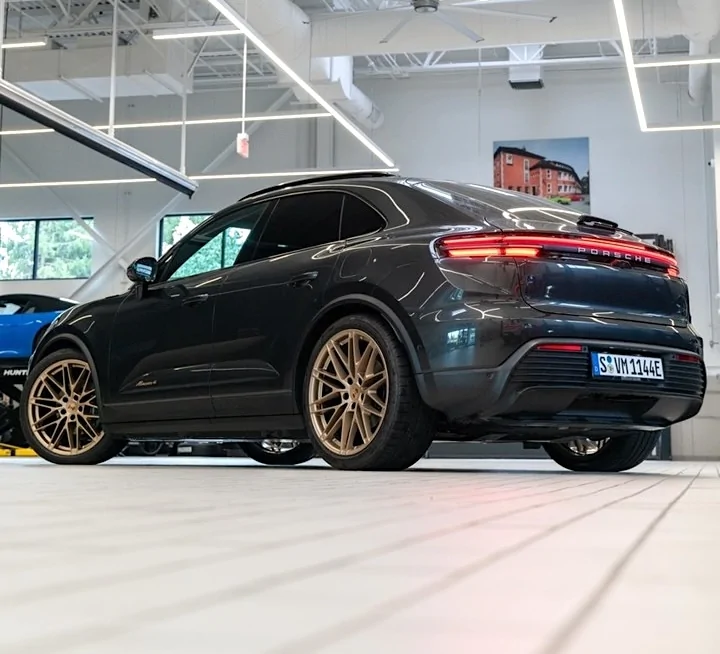 Electric Macan EV VOLCANO GREY Macan EV Photos Thread Volcano Grey Electric Macan EV on 22%22 inch RS Spyder wheels in Neodym 6