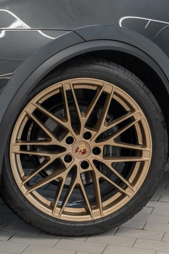 Electric Macan EV VOLCANO GREY Macan EV Photos Thread Volcano Grey Electric Macan EV on 22%22 inch RS Spyder wheels in Neodym 2