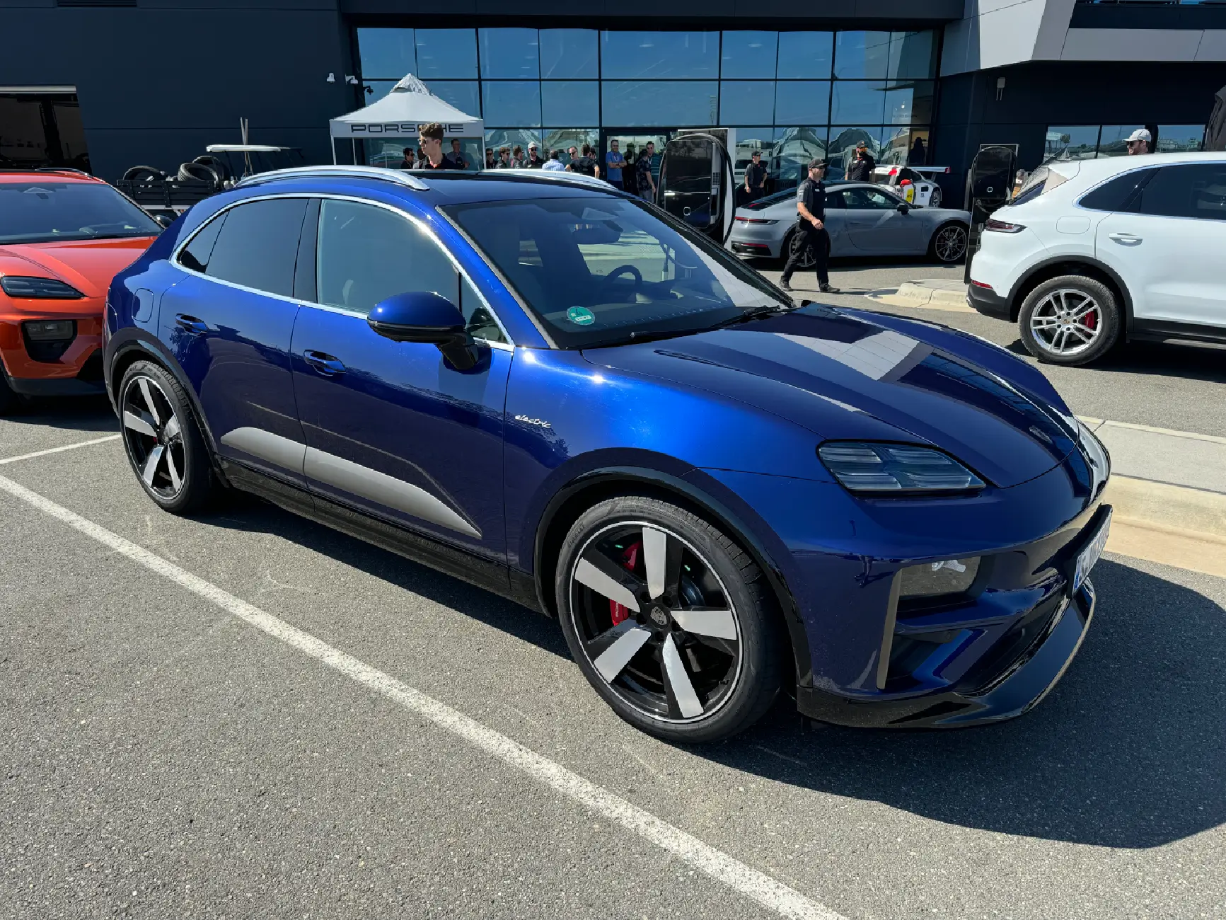 Electric Macan EV GENTIAN BLUE Macan EV Photos IMG_1358