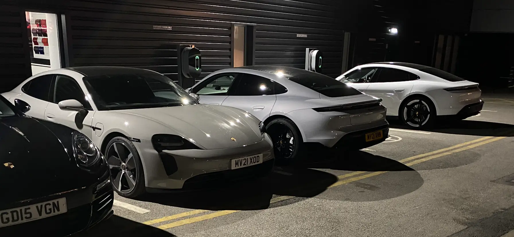 Electric Macan EV Ice Grey Metallic vs. White vs. Carrera White colors 2b866ce6-d1a7-4854-a24a-f99eea765389-png