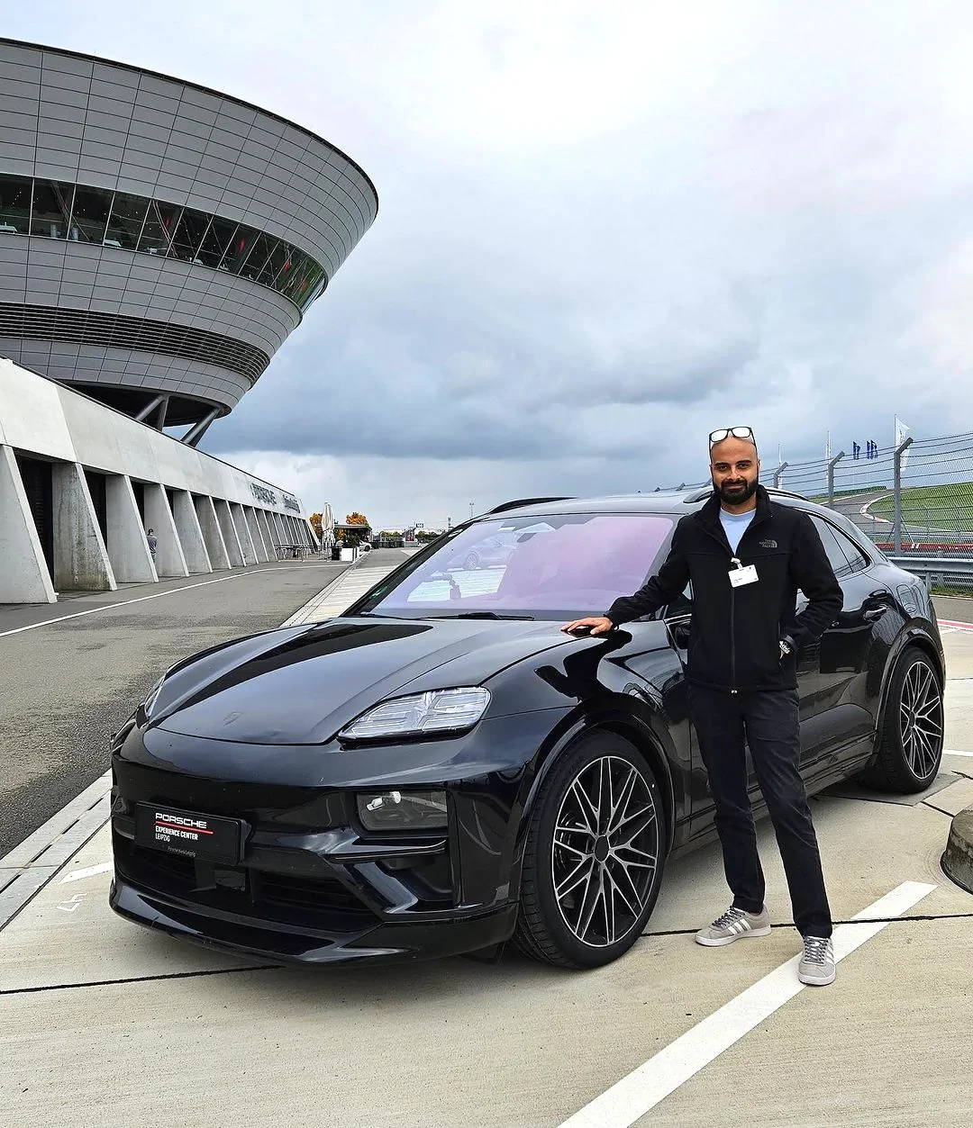 Electric Macan EV BLACK & JET BLACK METALLIC Macan EV Photos Thread Jet Black Metallic Macan EV Electric 3