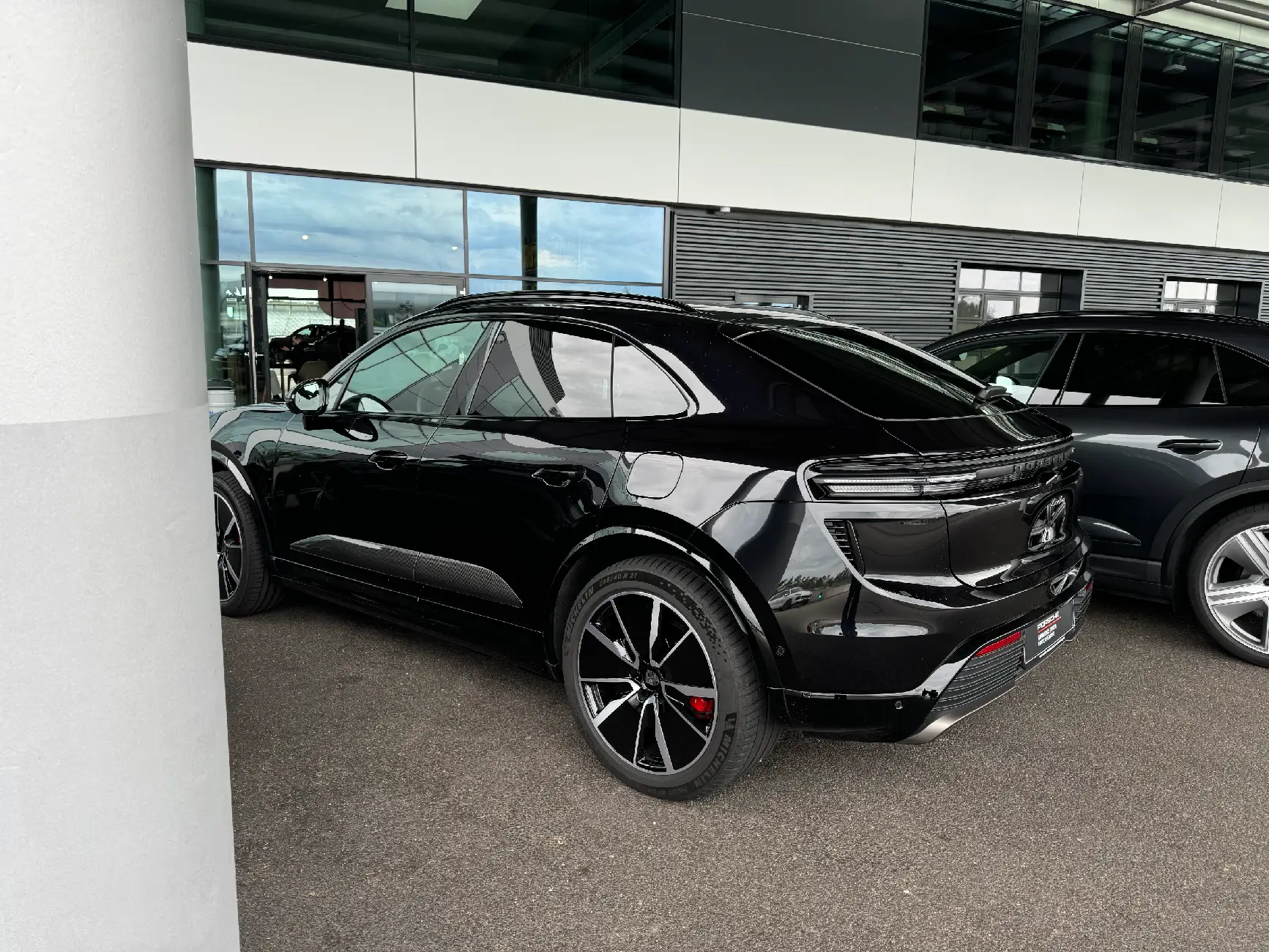 Electric Macan EV BLACK & JET BLACK METALLIC Macan EV Photos Thread IMG_5876