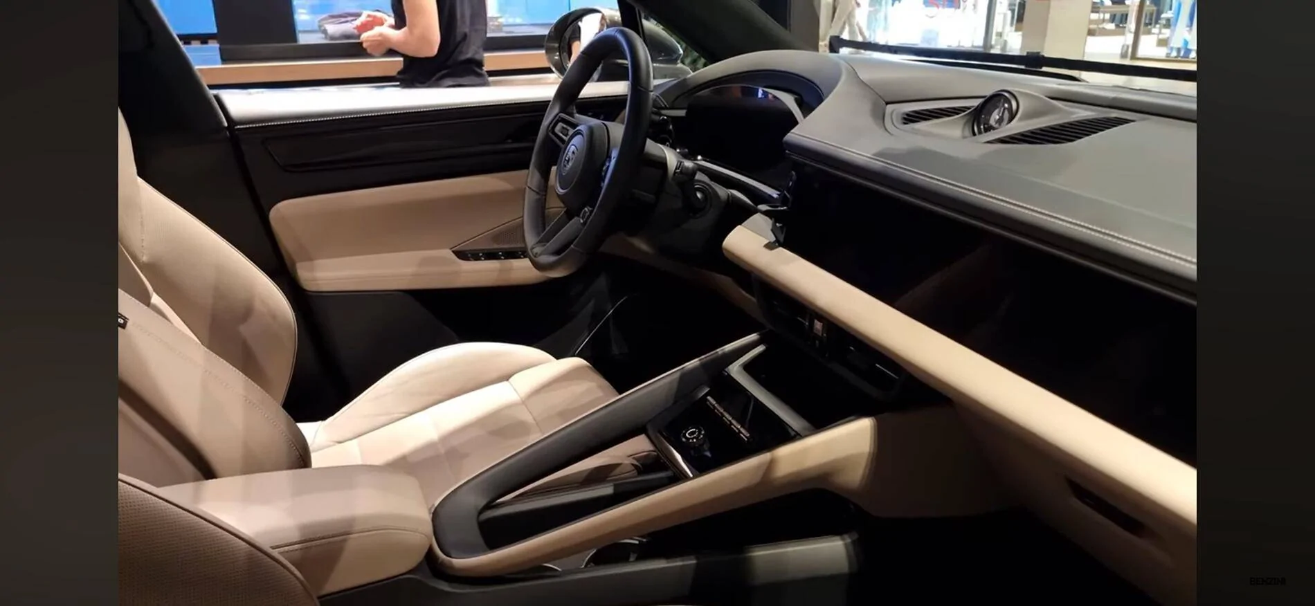 Electric Macan EV Leather package vs interior (dashboard material?) IMG_9348