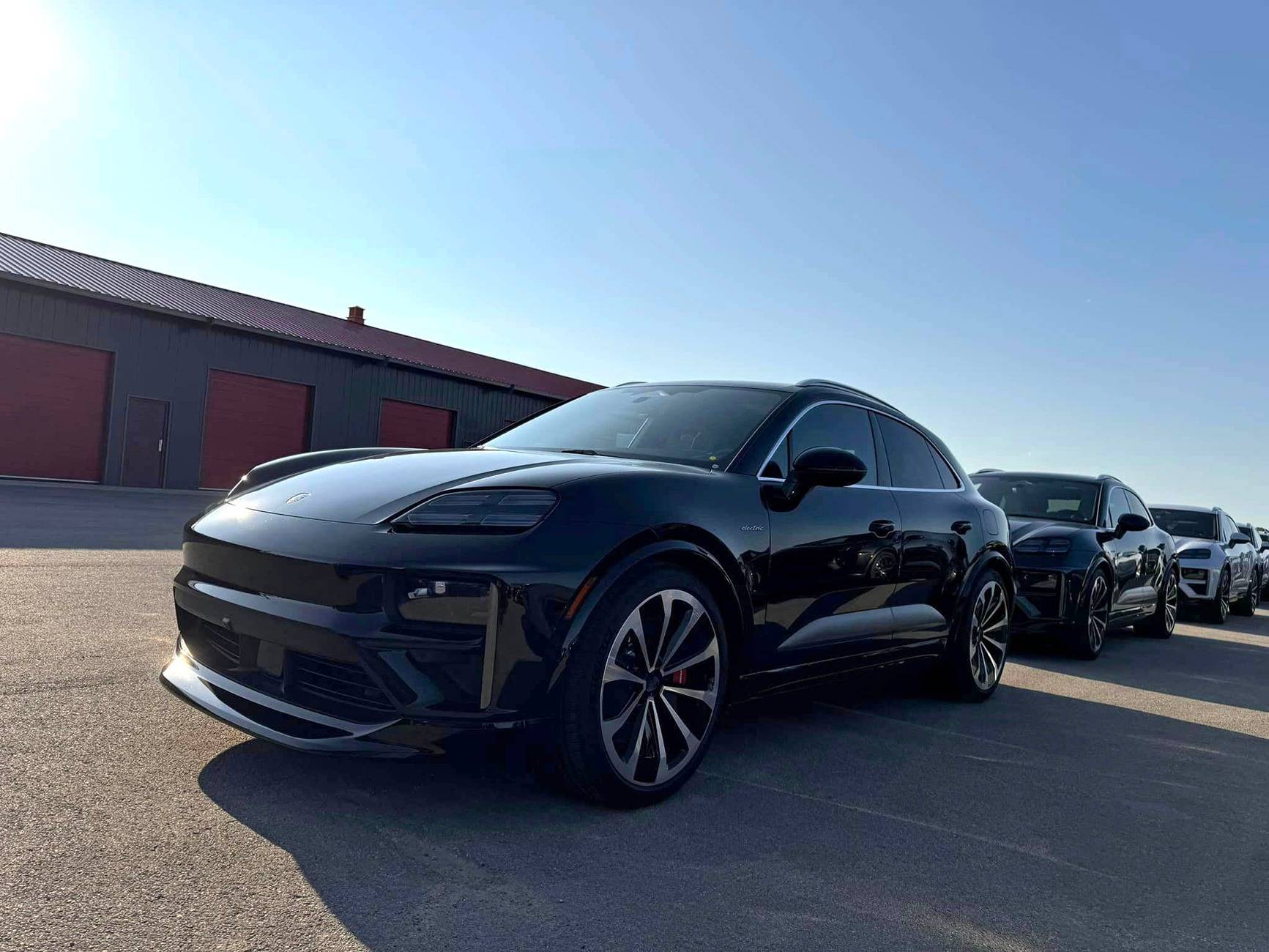 Electric Macan EV BLACK & JET BLACK METALLIC Macan EV Photos Thread Jet Black Macan EV