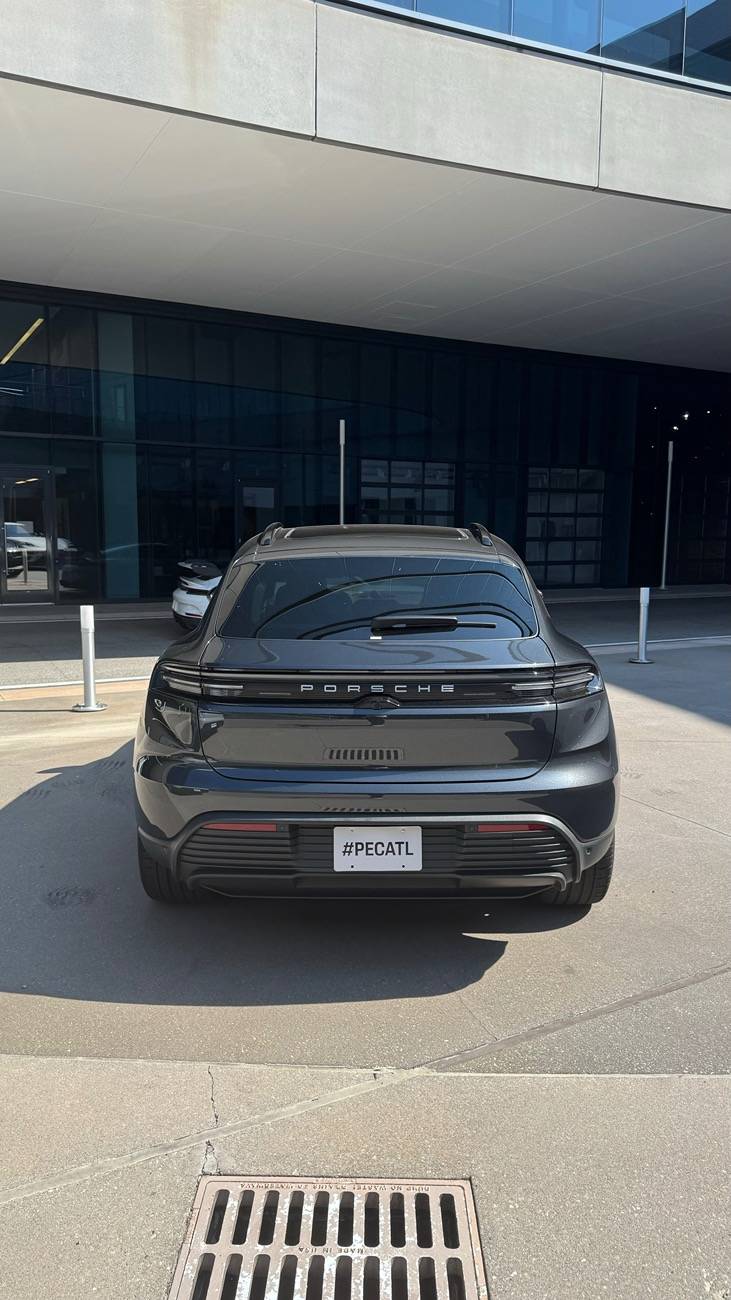 Electric Macan EV Placed your Macan EV order? Post your configuration! 🙋🏻‍♂️ IMG_7905