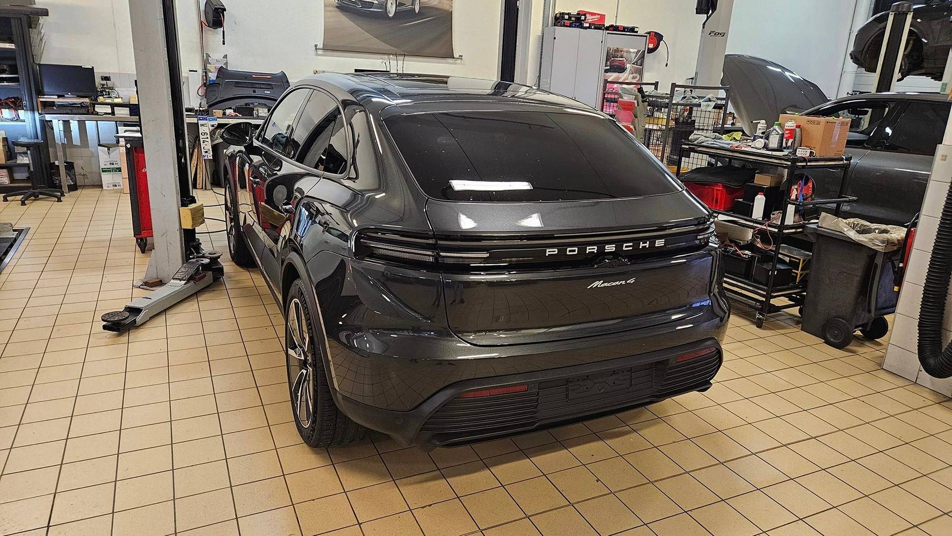 Electric Macan EV VOLCANO GREY Macan EV Photos Thread Volcano Grey 2024 Macan 4 EV Electric 3