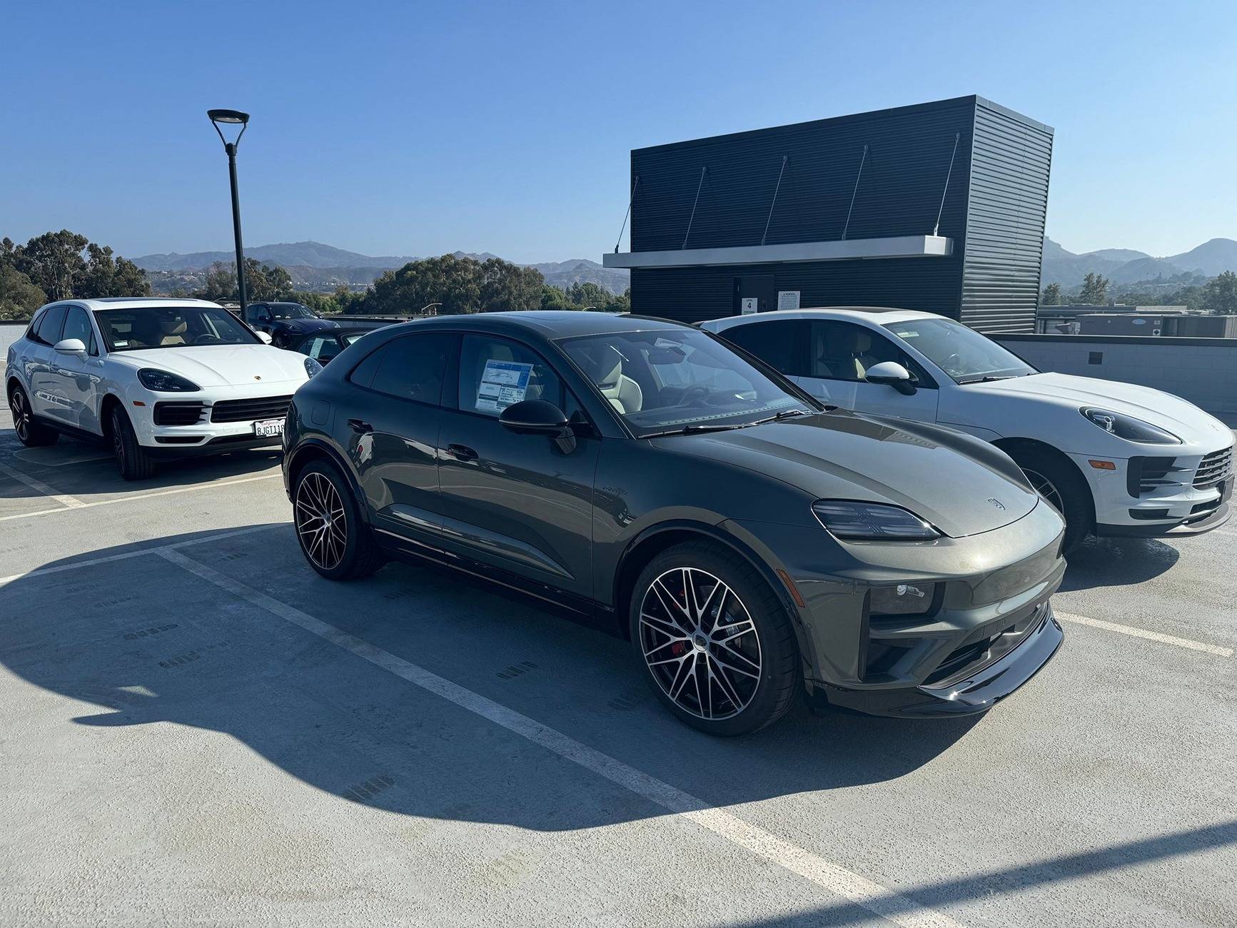 Electric Macan EV AVENTURINE GREEN Macan EV Photos Thread Aventurine Green 2024 Macan EV 4