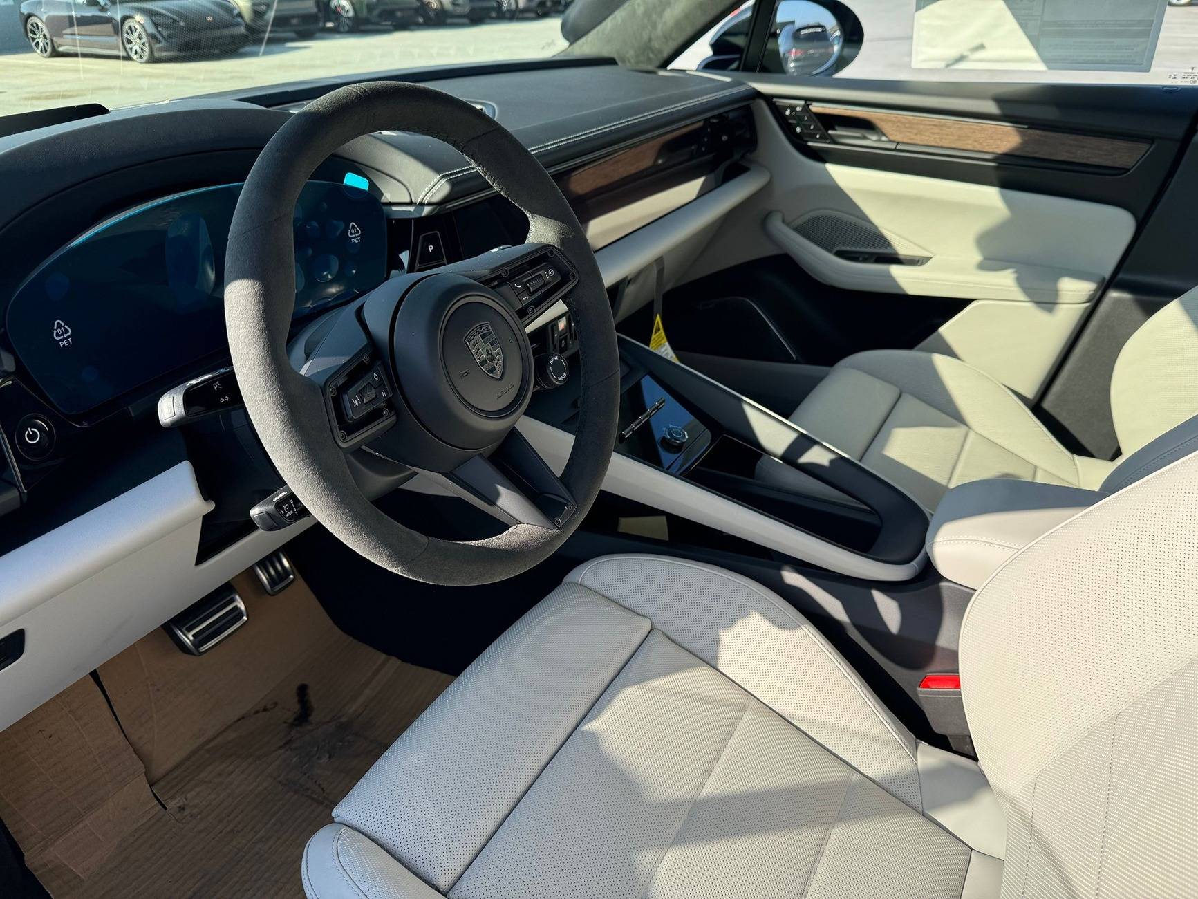 Electric Macan EV AVENTURINE GREEN Macan EV Photos Thread Aventurine Green 2024 Macan EV 1