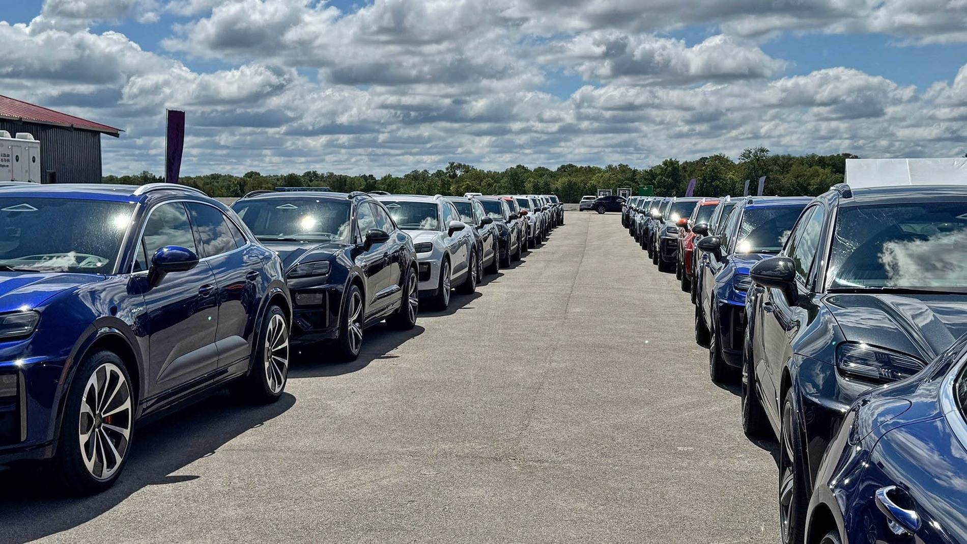 Electric Macan EV GENTIAN BLUE Macan EV Photos img_8815_452e0df83010669ea9142dba333e7b0eabc06ab2