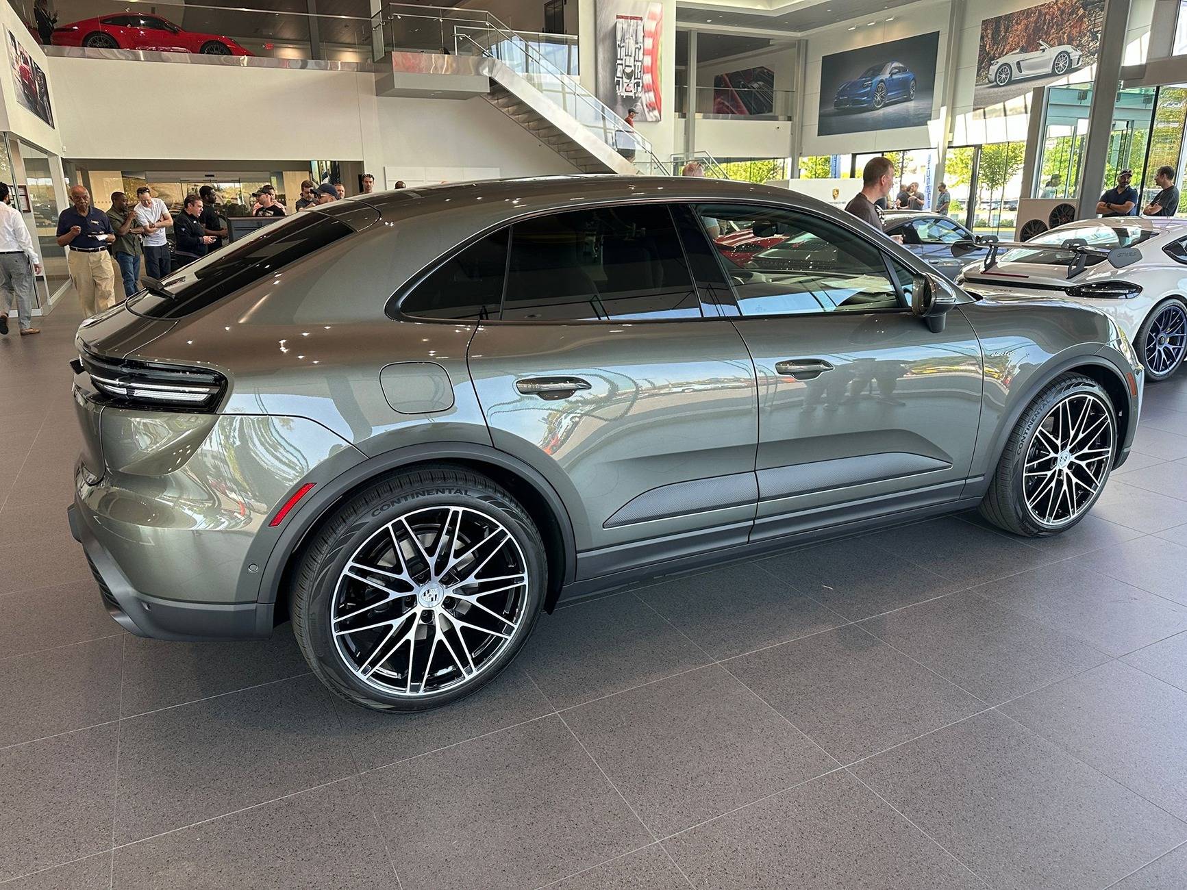 Electric Macan EV AVENTURINE GREEN Macan EV Photos Thread Aventurine Green Macan EV 4 dealership 4
