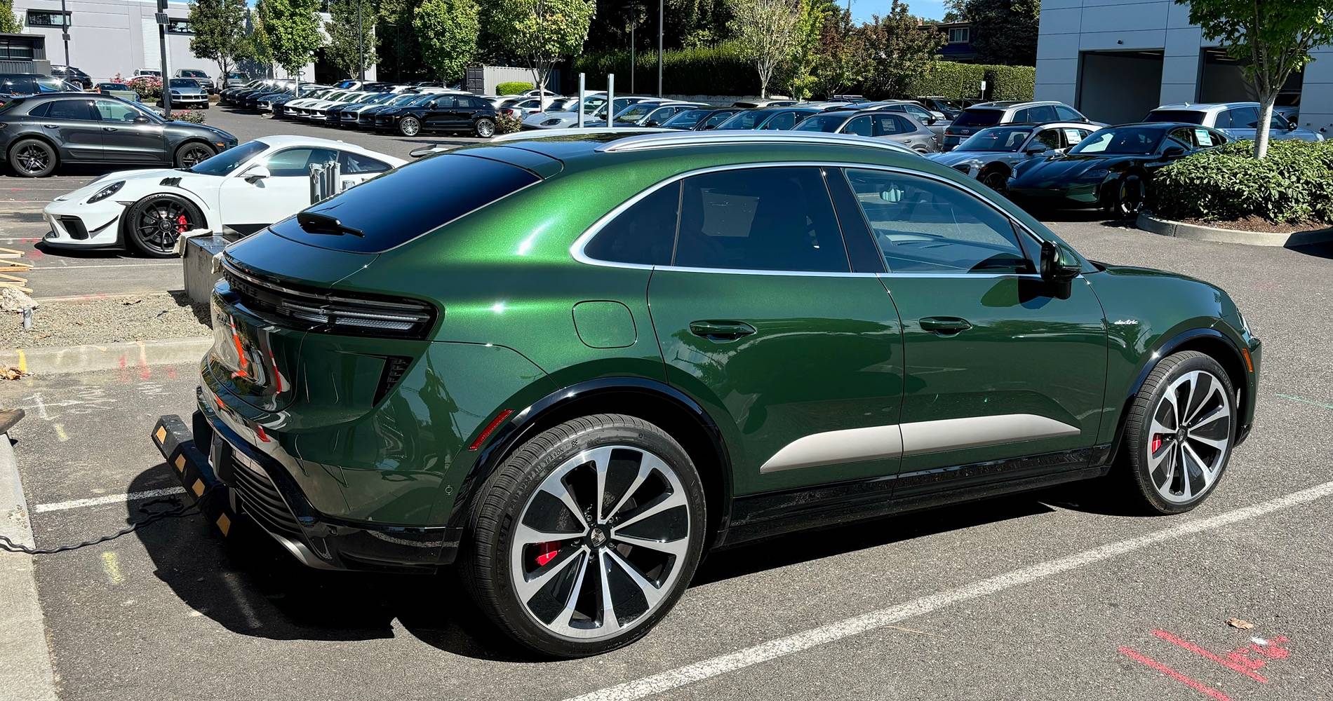 Electric Macan EV Oak Green is stunning! First Macan EV impressions @ dealership IMG_6674
