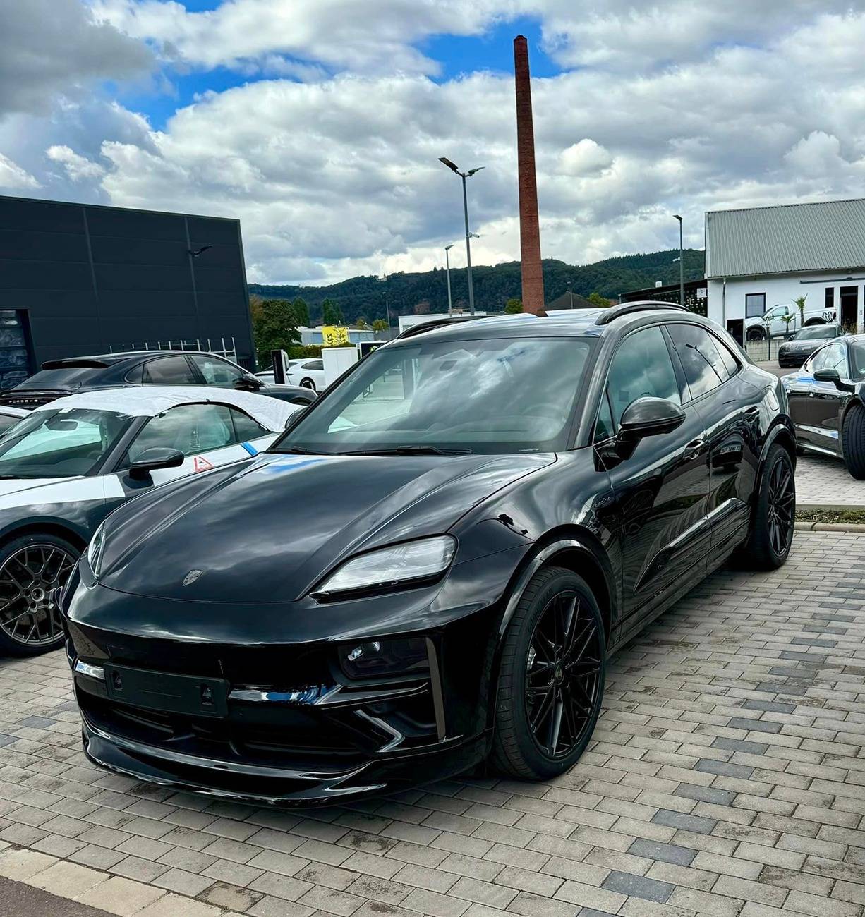 Electric Macan EV BLACK & JET BLACK METALLIC Macan EV Photos Thread Jet Black 2024 Macan EV Turbo Black Wheels5
