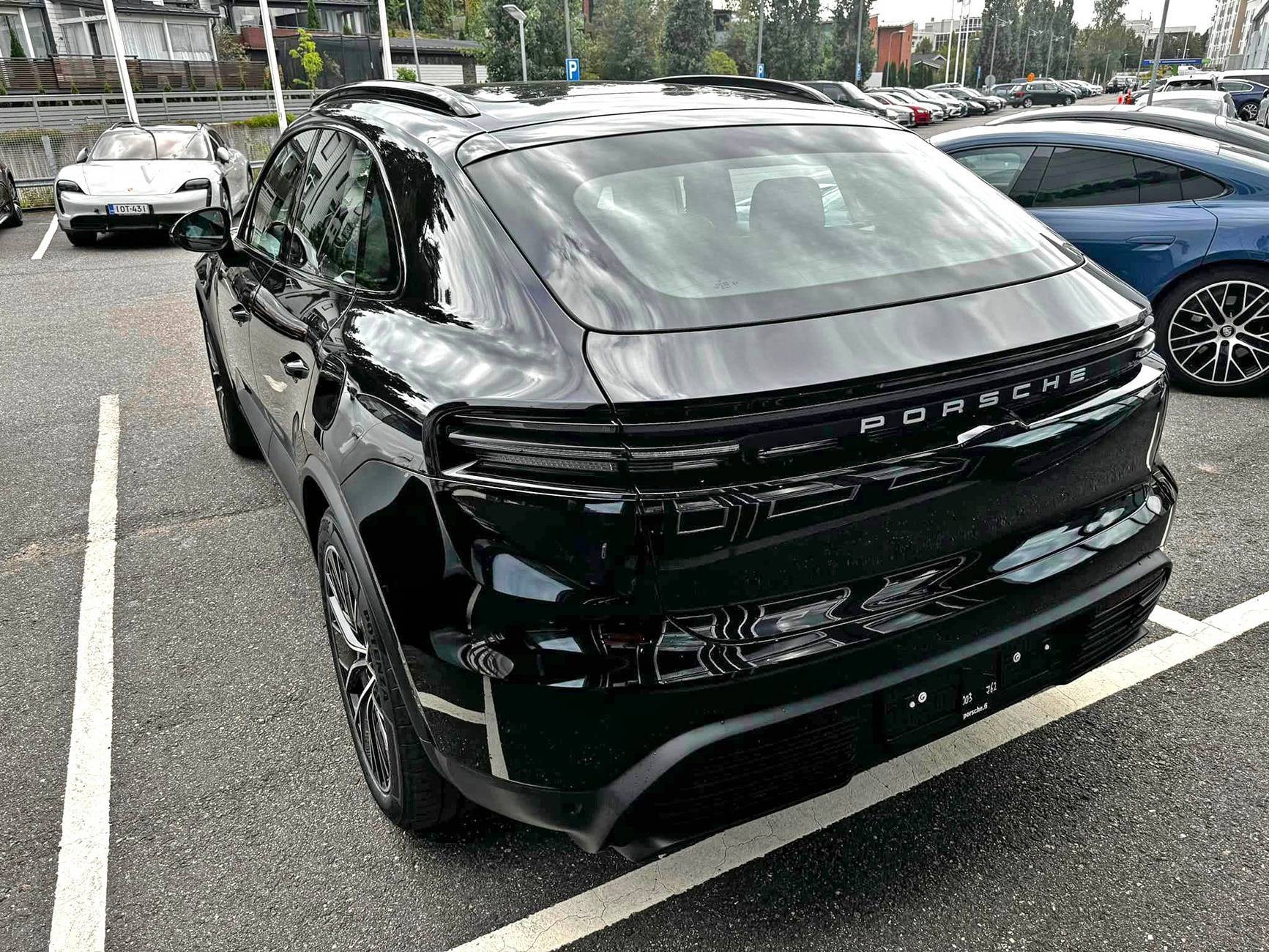 Electric Macan EV First Delivery (Customer) of Macan EV today Sep 18! 👍 4-electric-jet-black-macan-ev-on-21-22-wheels1-
