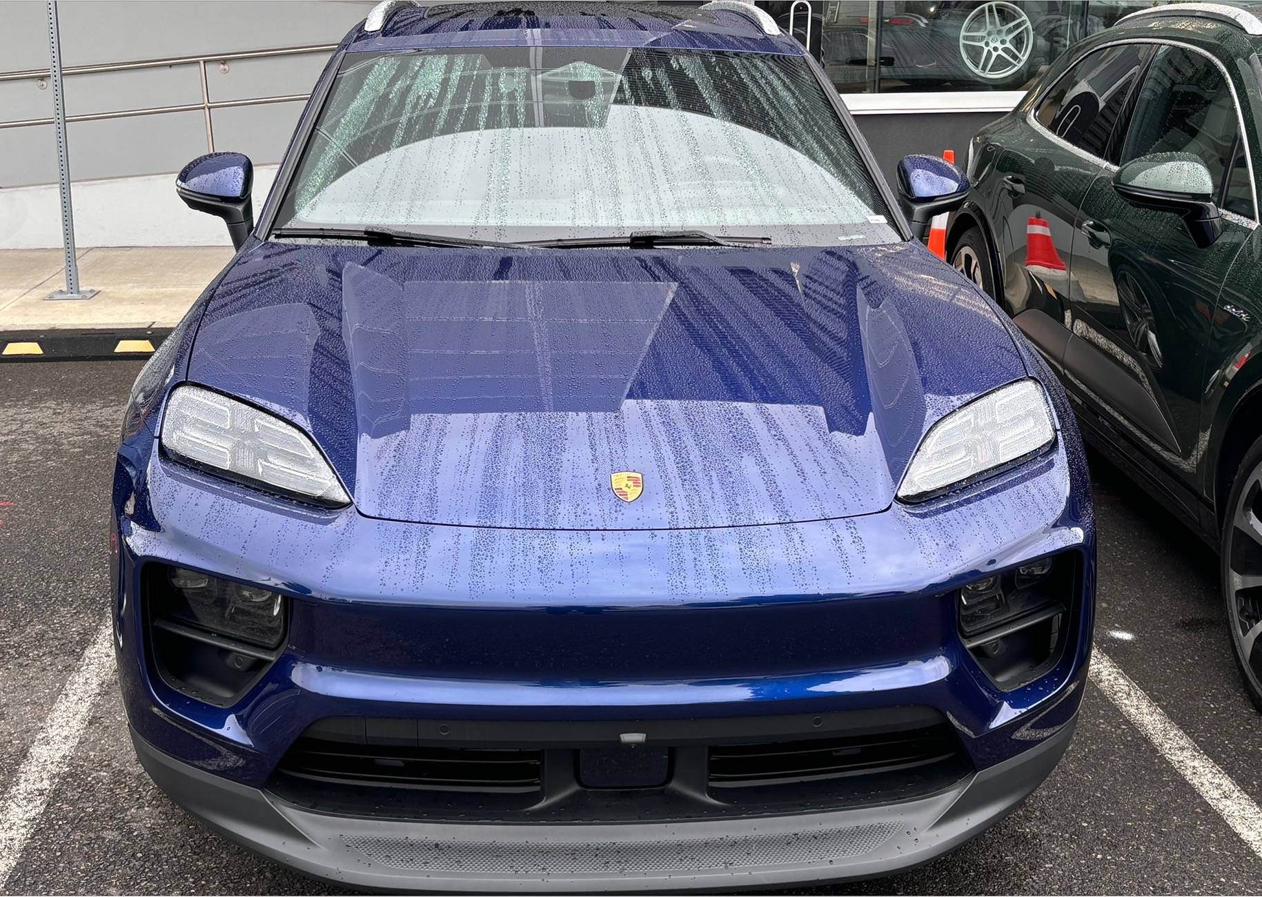 Electric Macan EV GENTIAN BLUE Macan EV Photos IMG_5139