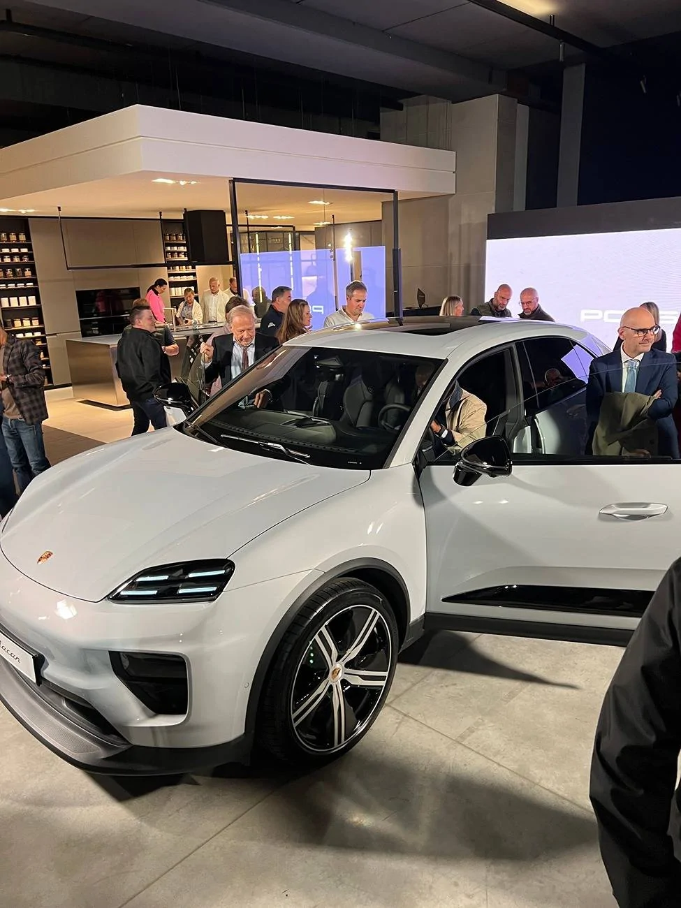 Electric Macan EV Italian official unveiling 2024 09 19 - Porsche Como IMG_4854