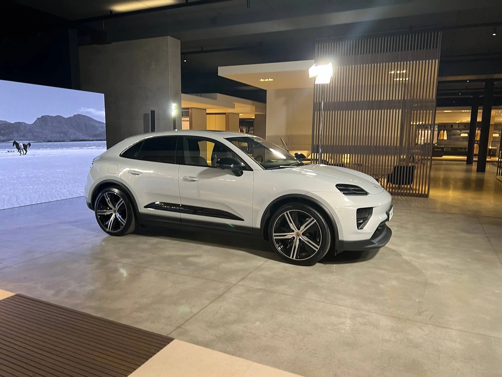 Electric Macan EV Italian official unveiling 2024 09 19 - Porsche Como IMG_4880