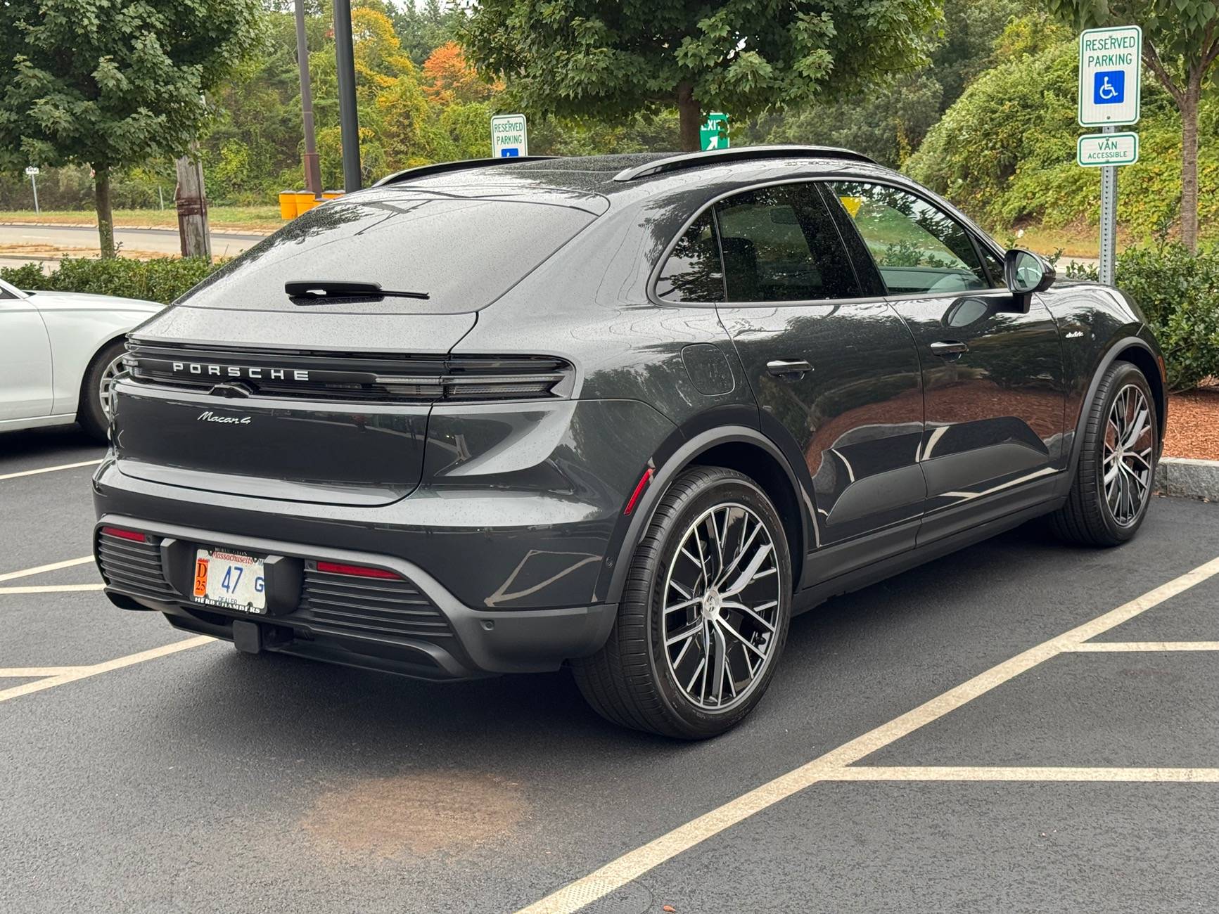 Electric Macan EV VOLCANO GREY Macan EV Photos Thread IMG_1076