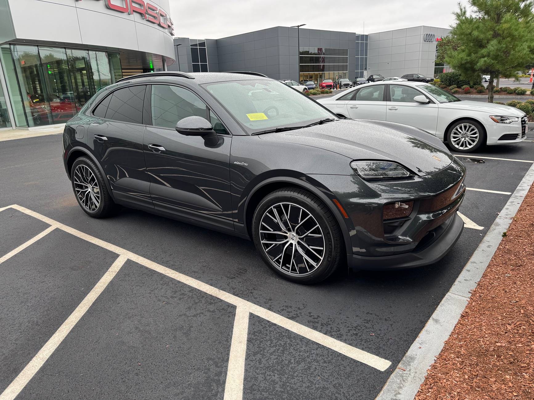 Electric Macan EV VOLCANO GREY Macan EV Photos Thread IMG_1079