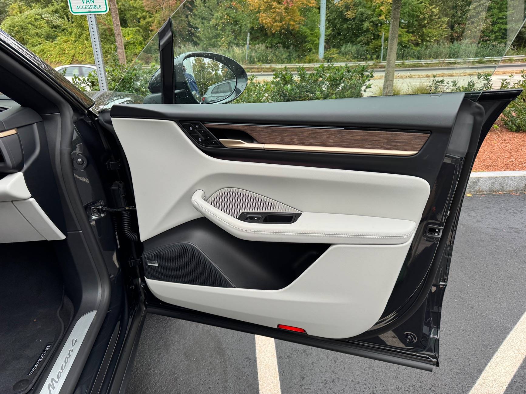 Electric Macan EV VOLCANO GREY Macan EV Photos Thread IMG_1088