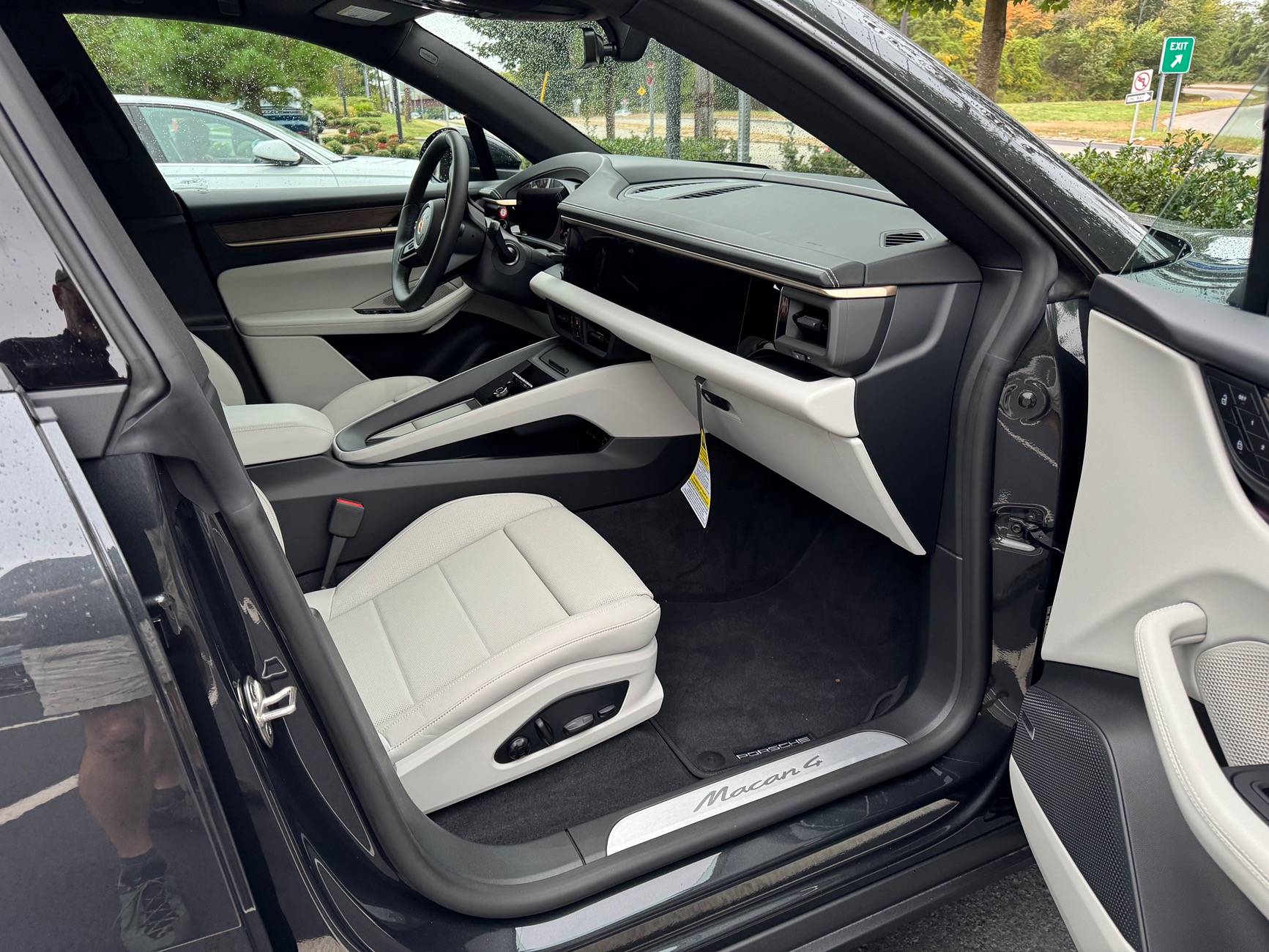 Electric Macan EV VOLCANO GREY Macan EV Photos Thread IMG_1089
