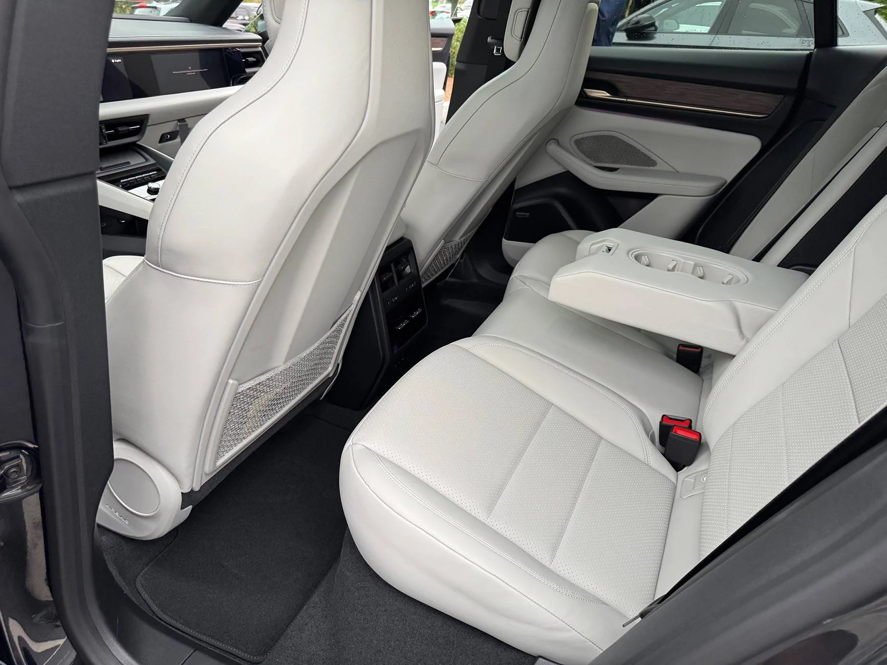 Electric Macan EV VOLCANO GREY Macan EV Photos Thread IMG_1095
