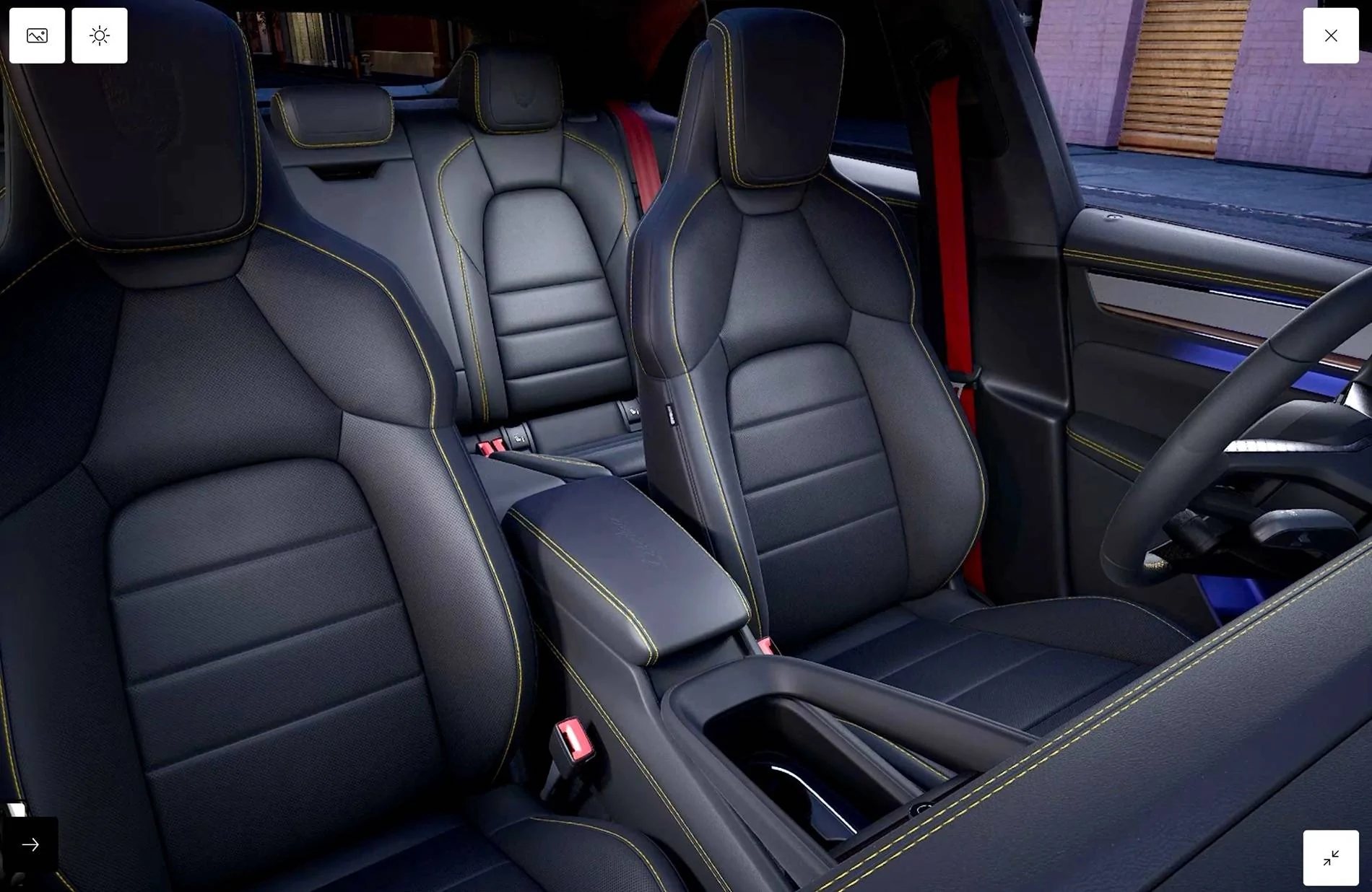 Electric Macan EV GENTIAN BLUE Macan EV Photos IMG_5311