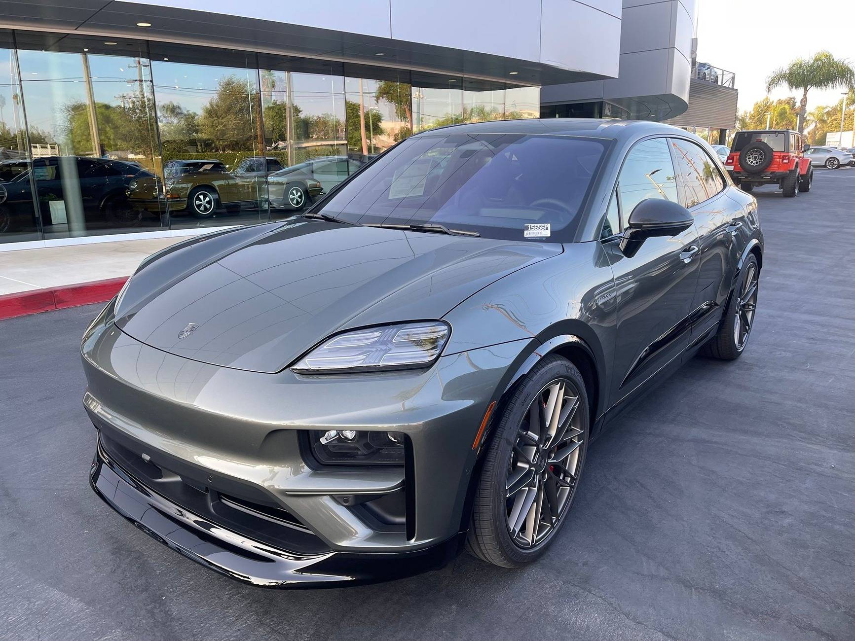 Electric Macan EV AVENTURINE GREEN Macan EV Photos Thread turbo macan ev avengturine green 2