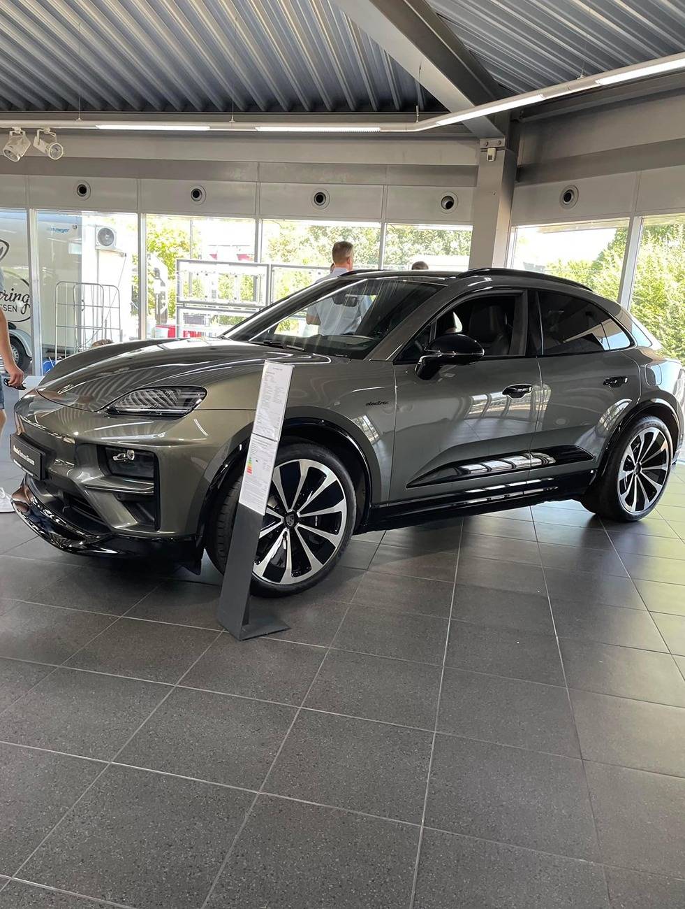 Electric Macan EV AVENTURINE GREEN Macan EV Photos Thread Aventurine Green Porsche macan turbo EV