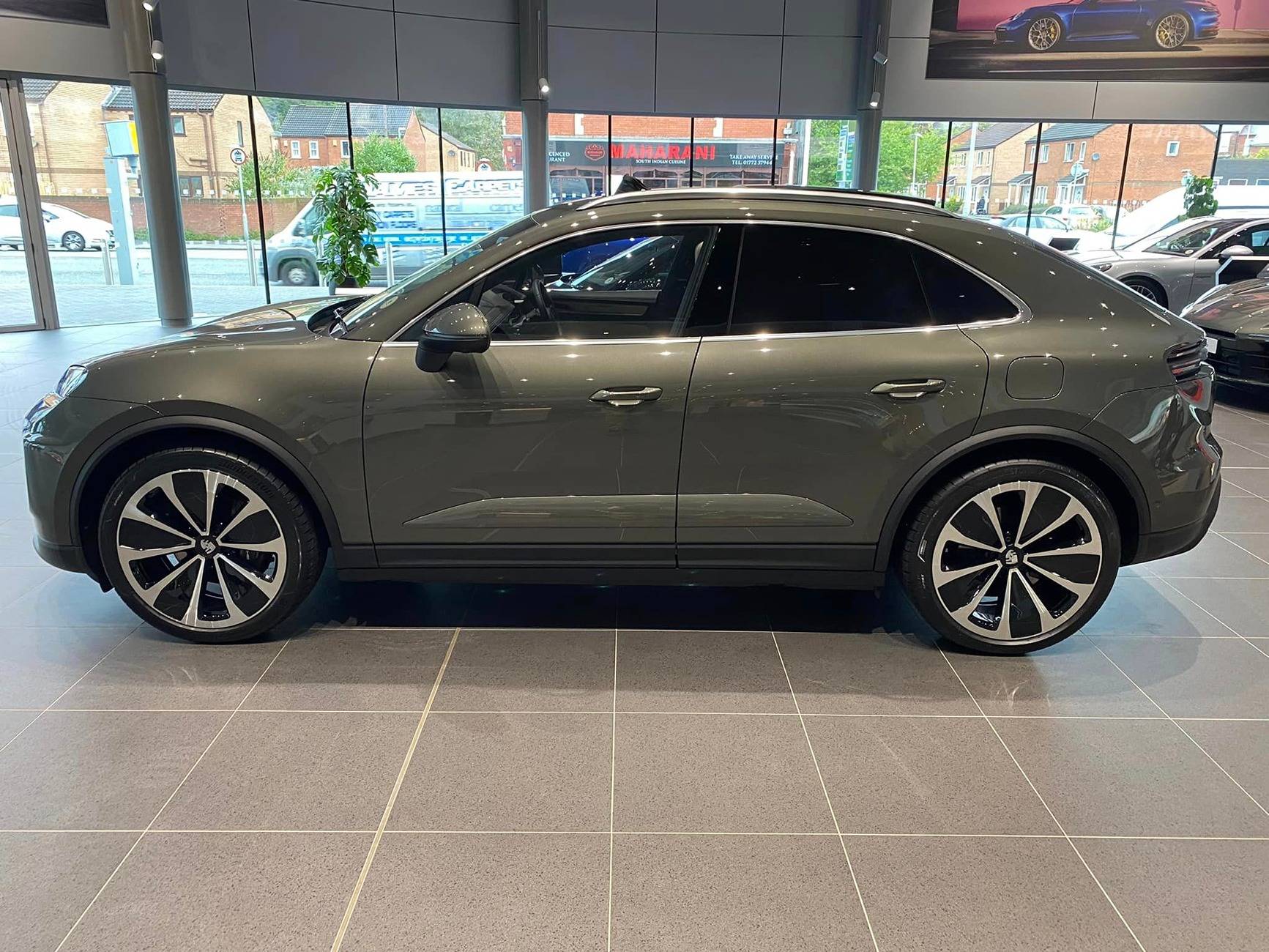 Electric Macan EV AVENTURINE GREEN Macan EV Photos Thread Aventurine Green Macan 4 EV 2