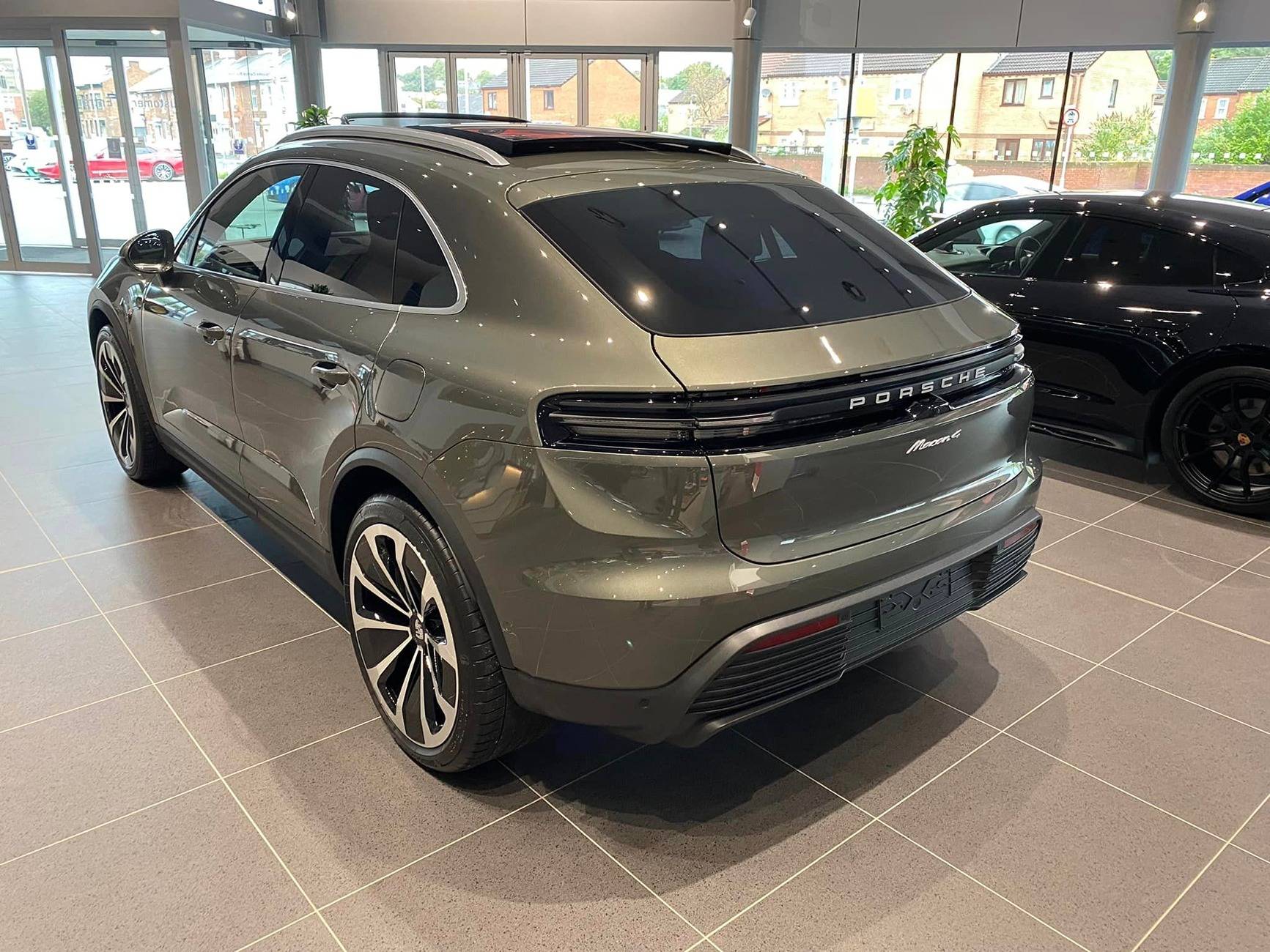 Electric Macan EV AVENTURINE GREEN Macan EV Photos Thread 461251746_10159765541542245_189113266957797314_n (1)