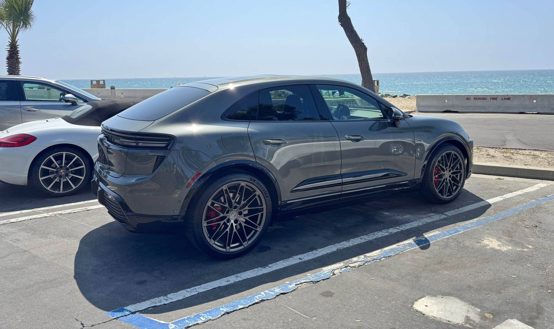 Electric Macan EV AVENTURINE GREEN Macan EV Photos Thread turbo macan ev aventurine green 3