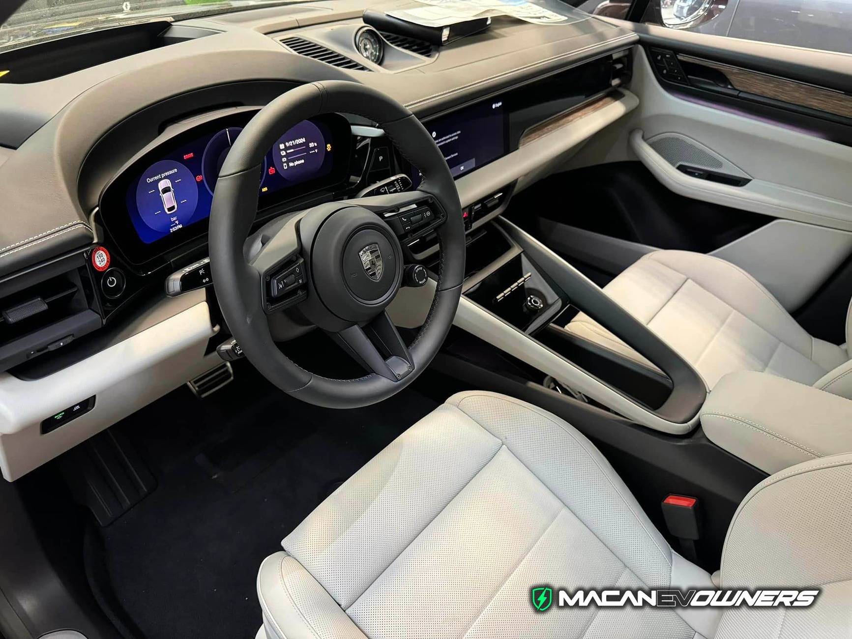 chalk interior + copper ruby metallic macan turbo ev 1.jpg