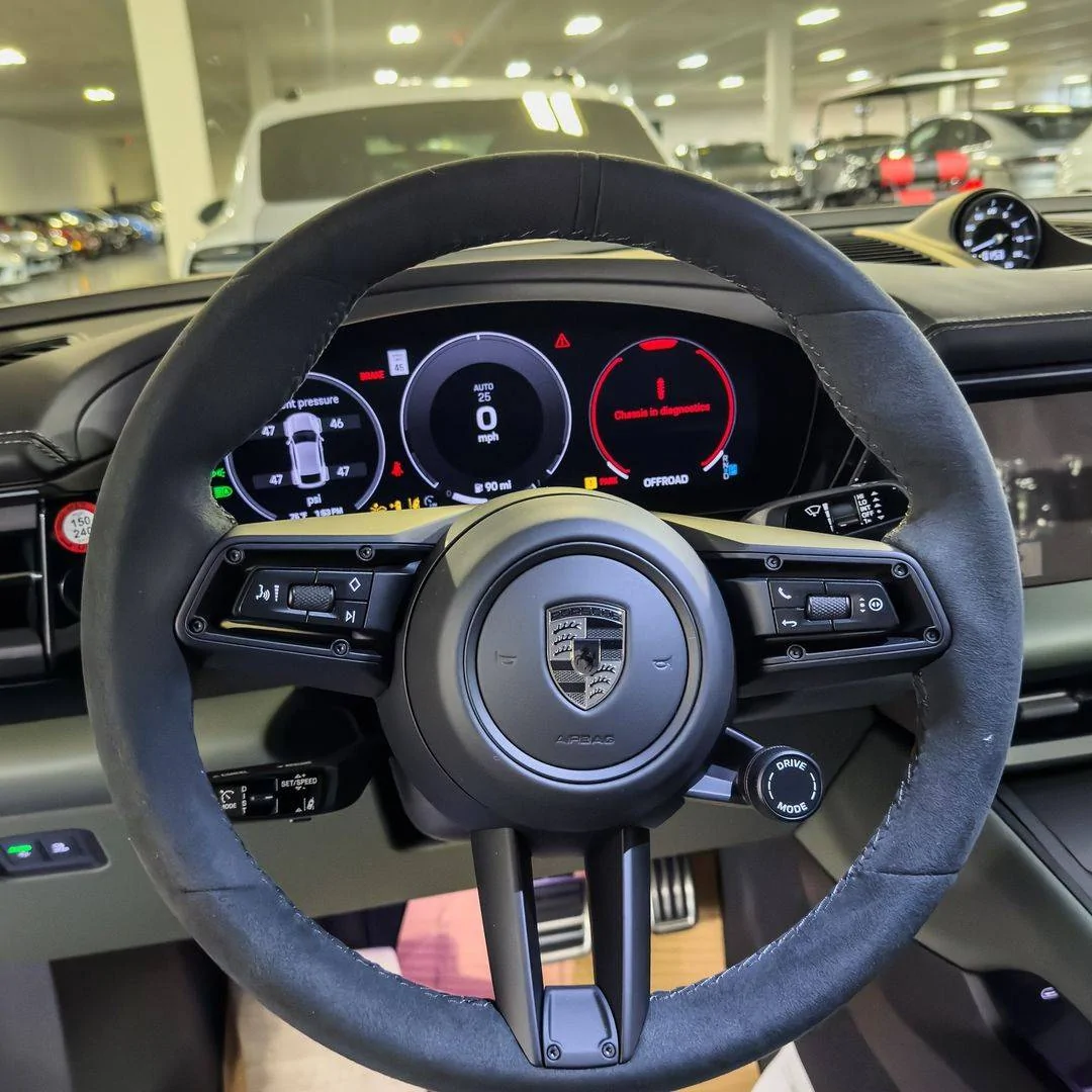 Electric Macan EV AVENTURINE GREEN Macan EV Photos Thread turbo macan ev aventurine green 6
