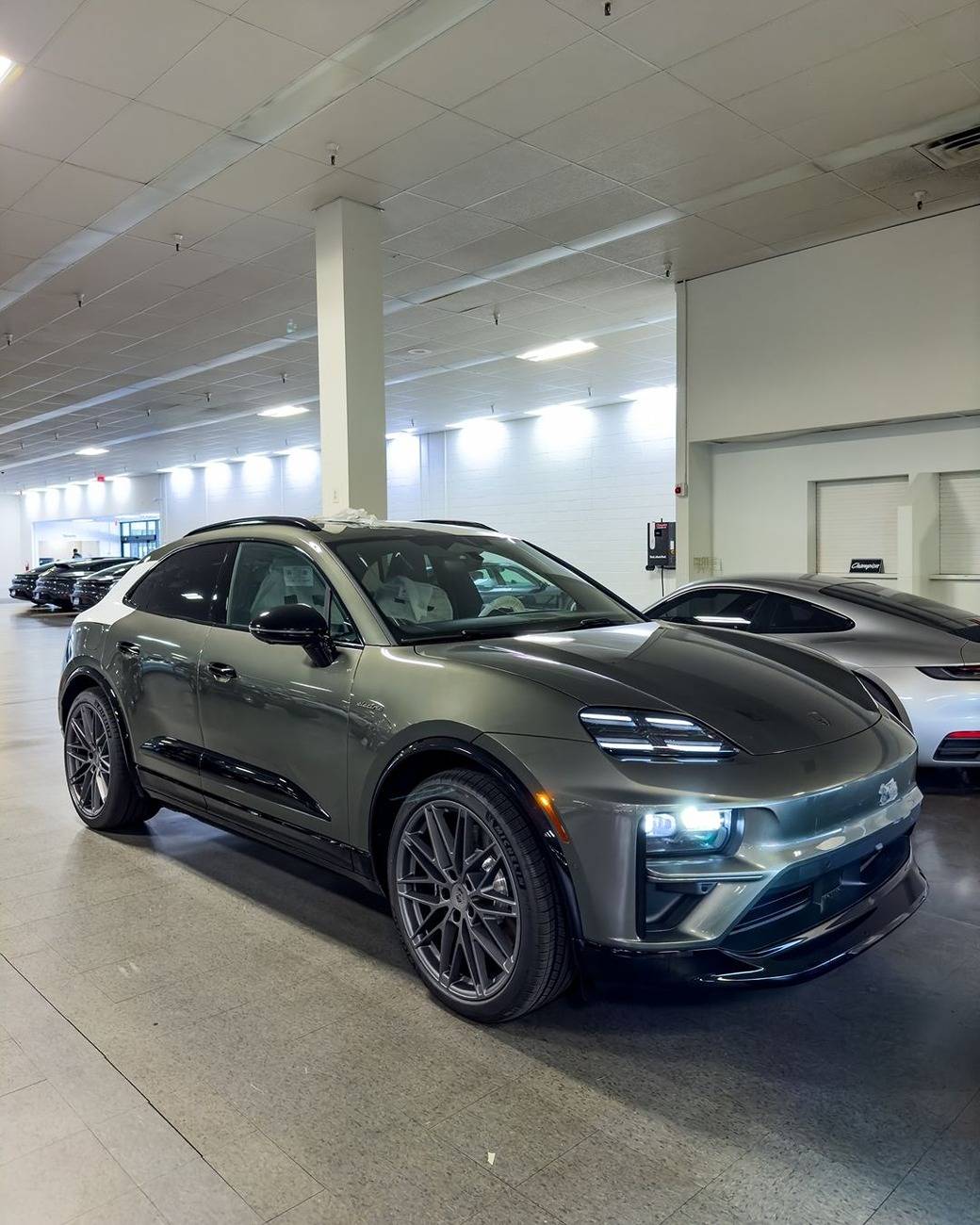 Electric Macan EV AVENTURINE GREEN Macan EV Photos Thread turbo macan ev aventurine green 7
