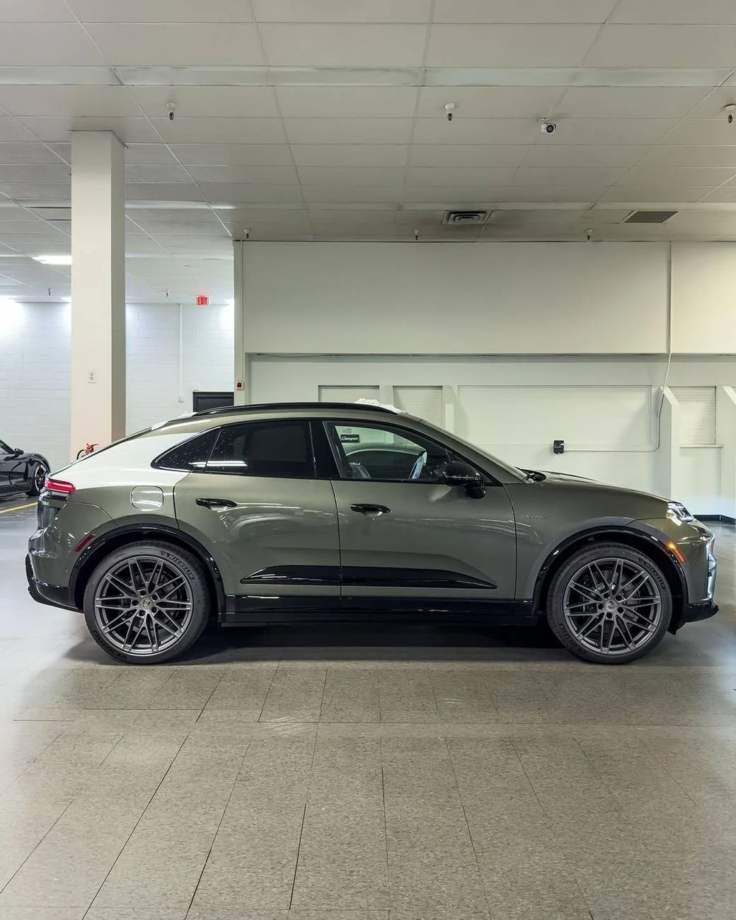 Electric Macan EV AVENTURINE GREEN Macan EV Photos Thread turbo macan ev aventurine green 5