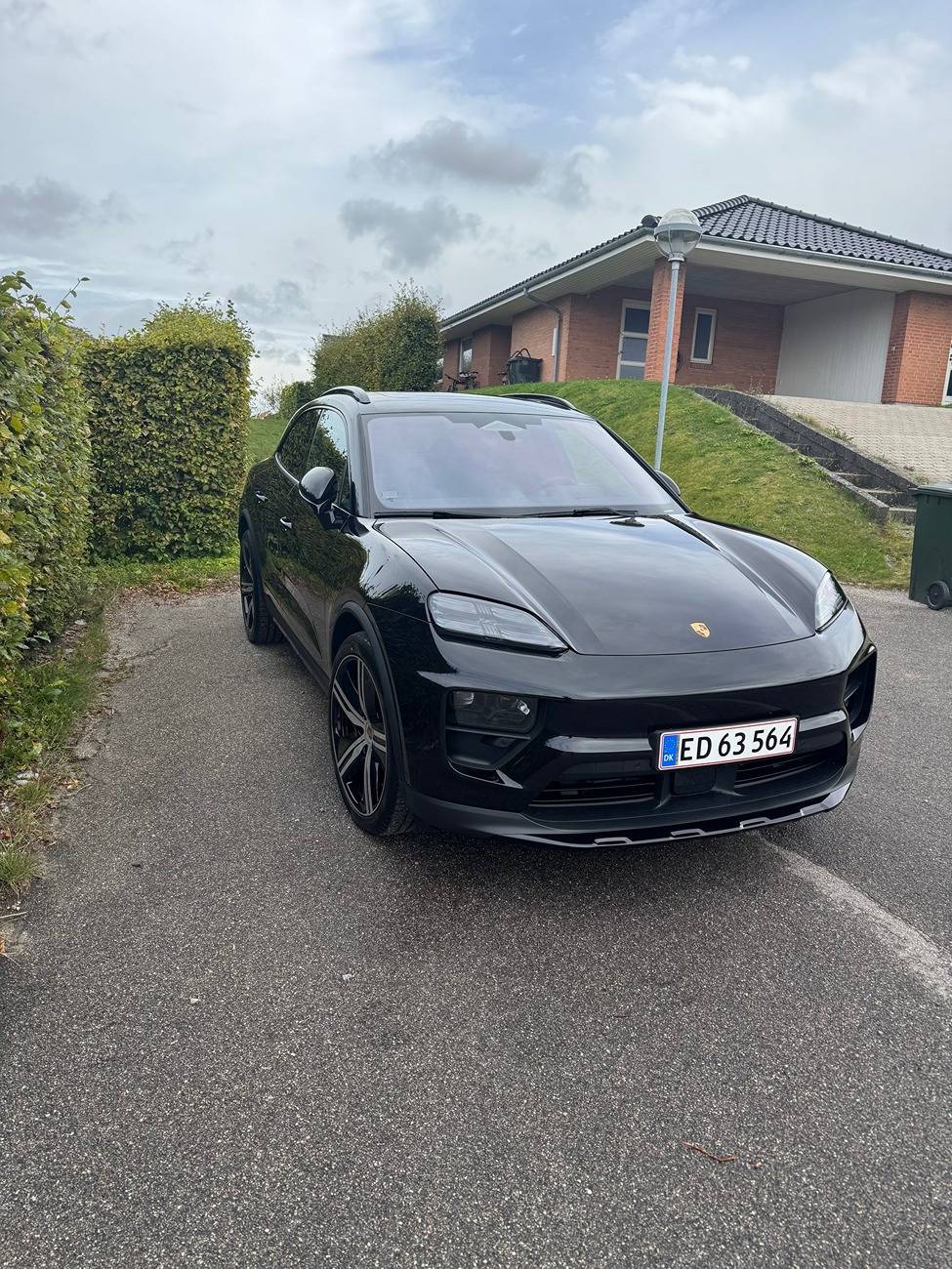 Electric Macan EV BLACK & JET BLACK METALLIC Macan EV Photos Thread 460738221_10234946613555156_4680168041487222893_n