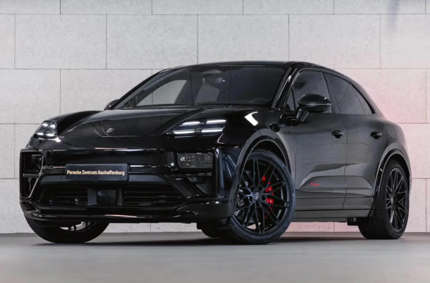 Electric Macan EV BLACK & JET BLACK METALLIC Macan EV Photos Thread jet black macan turbo ev red brakes
